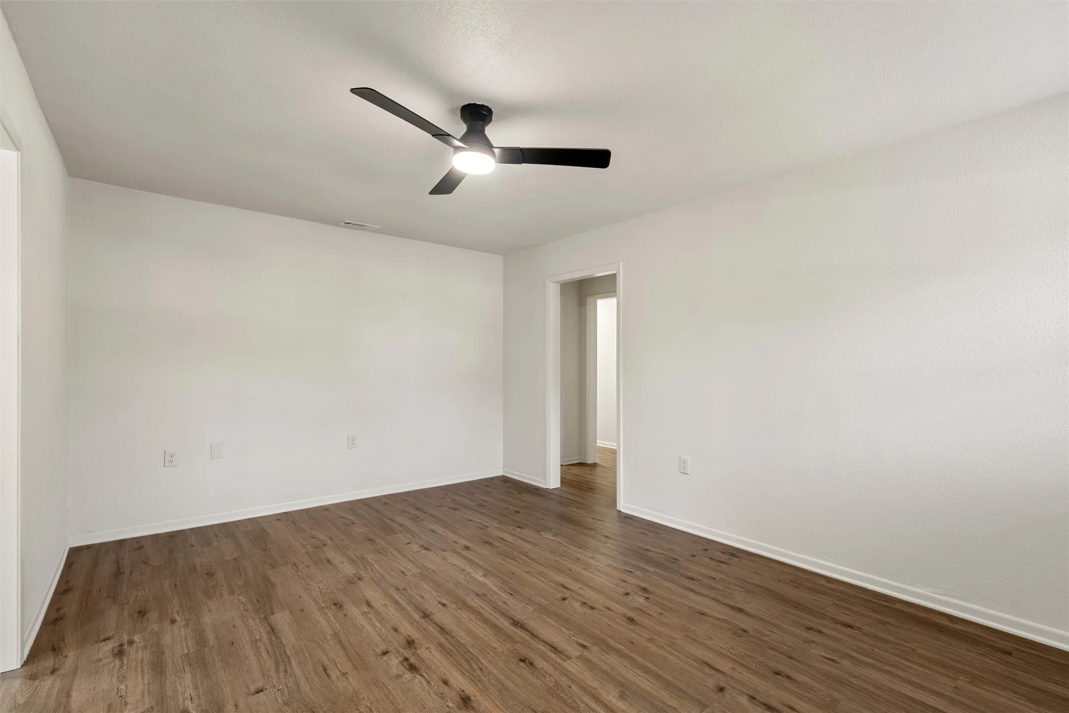 Single Family Residence For Sale in Mc Lennan County , 2112 Lasker Avenue, Waco, Texas 76707, 4 Bedroom, 1 Bathroom, Garage spaces, 1,160 Sqft, built in 1946, mls#21372181, Real Estate Agent in Waco, Homes For Sale in Mc Lennan county, Homes For Sale in Waco, Realtor in Waco Texas, Real Estate Brokerage Independent Realty Texas, Luminita Cordes Realtor