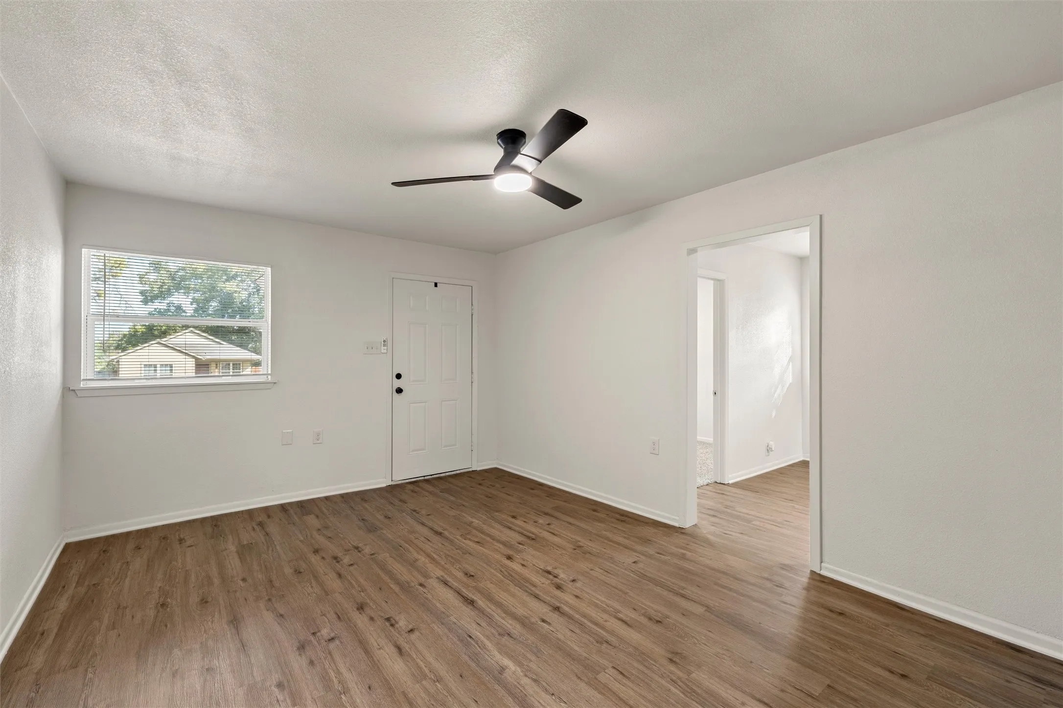 Single Family Residence For Sale in Mc Lennan County , 2112 Lasker Avenue, Waco, Texas 76707, 4 Bedroom, 1 Bathroom, Garage spaces, 1,160 Sqft, built in 1946, mls#21372181, Real Estate Agent in Waco, Homes For Sale in Mc Lennan county, Homes For Sale in Waco, Realtor in Waco Texas, Real Estate Brokerage Independent Realty Texas, Luminita Cordes Realtor