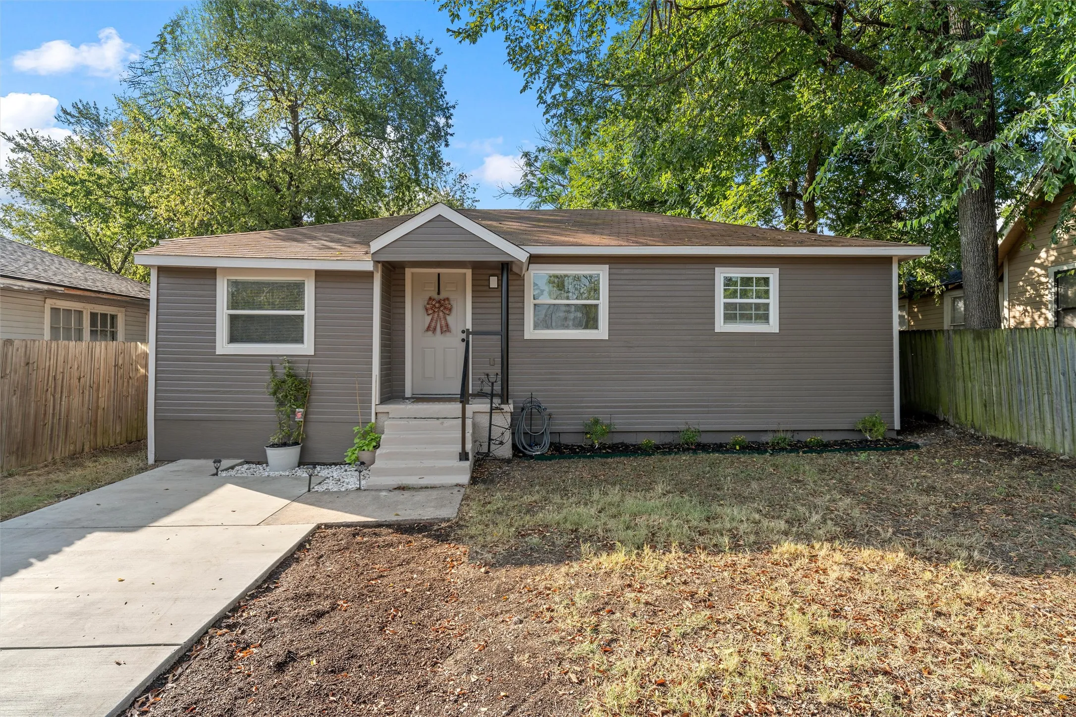 Single Family Residence For Sale in Mc Lennan County , 2112 Lasker Avenue, Waco, Texas 76707, 4 Bedroom, 1 Bathroom, Garage spaces, 1,160 Sqft, built in 1946, mls#21372181, Real Estate Agent in Waco, Homes For Sale in Mc Lennan county, Homes For Sale in Waco, Realtor in Waco Texas, Real Estate Brokerage Independent Realty Texas, Luminita Cordes Realtor