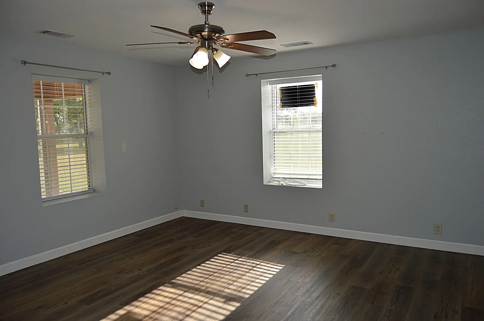 Single Family Residence For Sale in Rains County , 4881 White Rock, Lone Oak, Texas 75453, 2 Bedroom, 2 Bathroom, 2 Garage spaces, 1,200 Sqft, built in 1994, mls#21373005, Real Estate Agent in Lone Oak, Homes For Sale in Rains county, Homes For Sale in Lone Oak, Realtor in Lone Oak Texas, Real Estate Brokerage Independent Realty Texas, Luminita Cordes Realtor