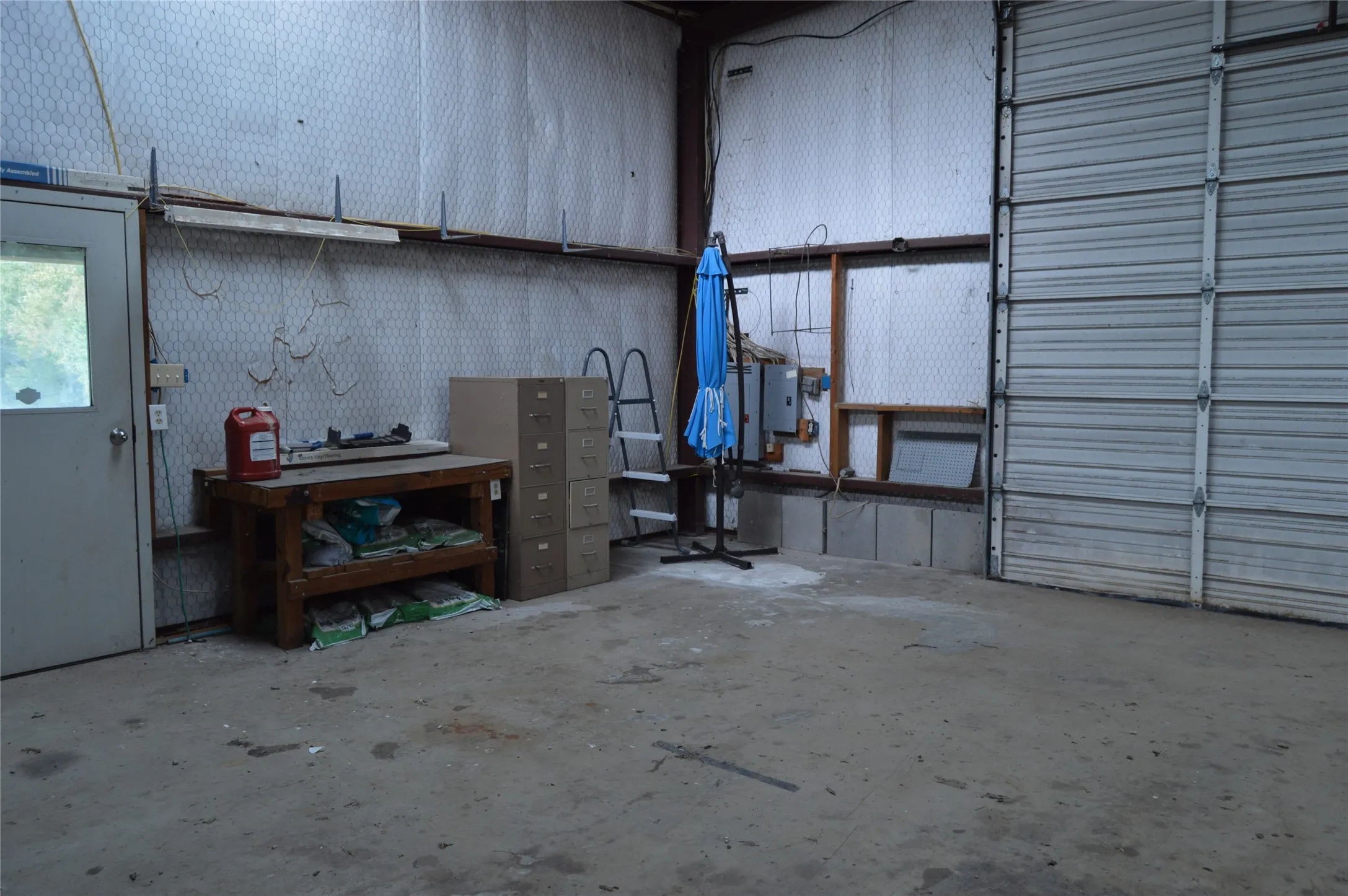 Single Family Residence For Sale in Rains County , 4881 White Rock, Lone Oak, Texas 75453, 2 Bedroom, 2 Bathroom, 2 Garage spaces, 1,200 Sqft, built in 1994, mls#21373005, Real Estate Agent in Lone Oak, Homes For Sale in Rains county, Homes For Sale in Lone Oak, Realtor in Lone Oak Texas, Real Estate Brokerage Independent Realty Texas, Luminita Cordes Realtor