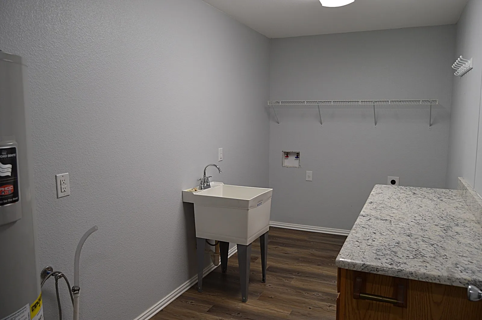Single Family Residence For Sale in Rains County , 4881 White Rock, Lone Oak, Texas 75453, 2 Bedroom, 2 Bathroom, 2 Garage spaces, 1,200 Sqft, built in 1994, mls#21373005, Real Estate Agent in Lone Oak, Homes For Sale in Rains county, Homes For Sale in Lone Oak, Realtor in Lone Oak Texas, Real Estate Brokerage Independent Realty Texas, Luminita Cordes Realtor