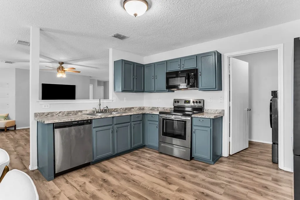 Single Family Residence For Sale in Tarrant County , 4321 Meadowknoll Drive, Fort Worth, Texas 76123, 3 Bedroom, 2 Bathroom, 2 Garage spaces, 1,507 Sqft, built in 2001, mls#21372844, Real Estate Agent in Fort Worth, Homes For Sale in Tarrant county, Homes For Sale in Fort Worth, Realtor in Fort Worth Texas, Real Estate Brokerage Independent Realty Texas, Luminita Cordes Realtor