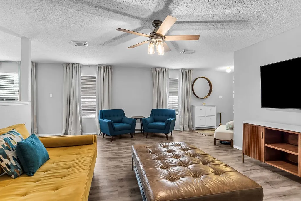 Single Family Residence For Sale in Tarrant County , 4321 Meadowknoll Drive, Fort Worth, Texas 76123, 3 Bedroom, 2 Bathroom, 2 Garage spaces, 1,507 Sqft, built in 2001, mls#21372844, Real Estate Agent in Fort Worth, Homes For Sale in Tarrant county, Homes For Sale in Fort Worth, Realtor in Fort Worth Texas, Real Estate Brokerage Independent Realty Texas, Luminita Cordes Realtor