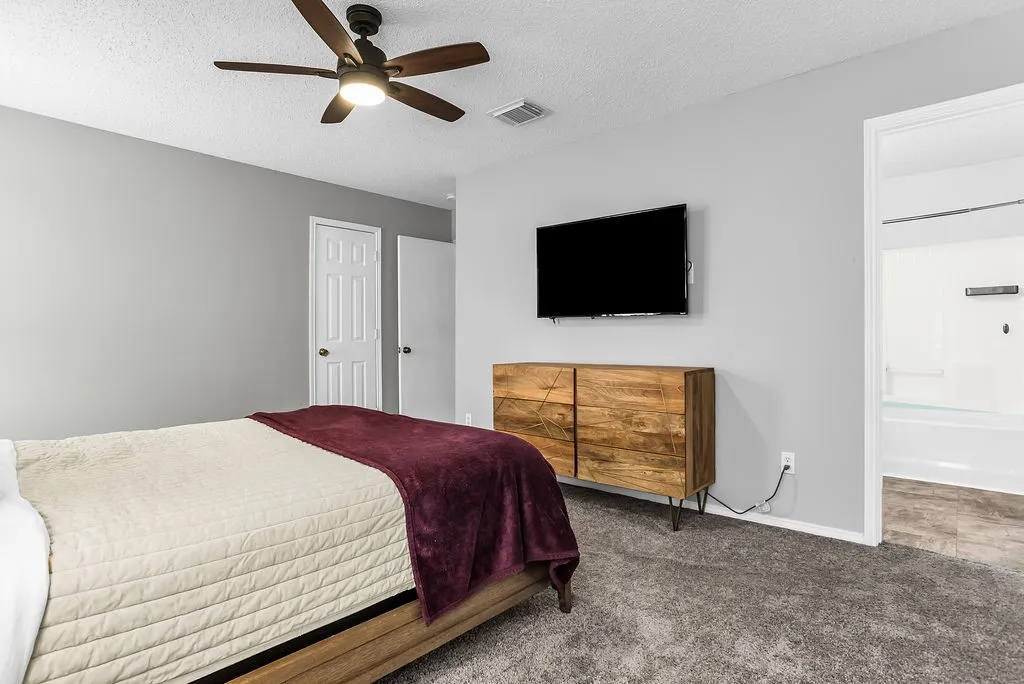 Single Family Residence For Sale in Tarrant County , 4321 Meadowknoll Drive, Fort Worth, Texas 76123, 3 Bedroom, 2 Bathroom, 2 Garage spaces, 1,507 Sqft, built in 2001, mls#21372844, Real Estate Agent in Fort Worth, Homes For Sale in Tarrant county, Homes For Sale in Fort Worth, Realtor in Fort Worth Texas, Real Estate Brokerage Independent Realty Texas, Luminita Cordes Realtor