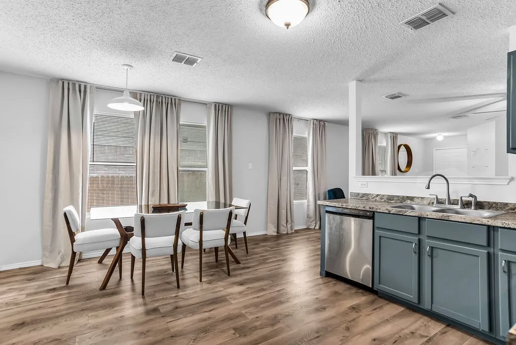 Single Family Residence For Sale in Tarrant County , 4321 Meadowknoll Drive, Fort Worth, Texas 76123, 3 Bedroom, 2 Bathroom, 2 Garage spaces, 1,507 Sqft, built in 2001, mls#21372844, Real Estate Agent in Fort Worth, Homes For Sale in Tarrant county, Homes For Sale in Fort Worth, Realtor in Fort Worth Texas, Real Estate Brokerage Independent Realty Texas, Luminita Cordes Realtor