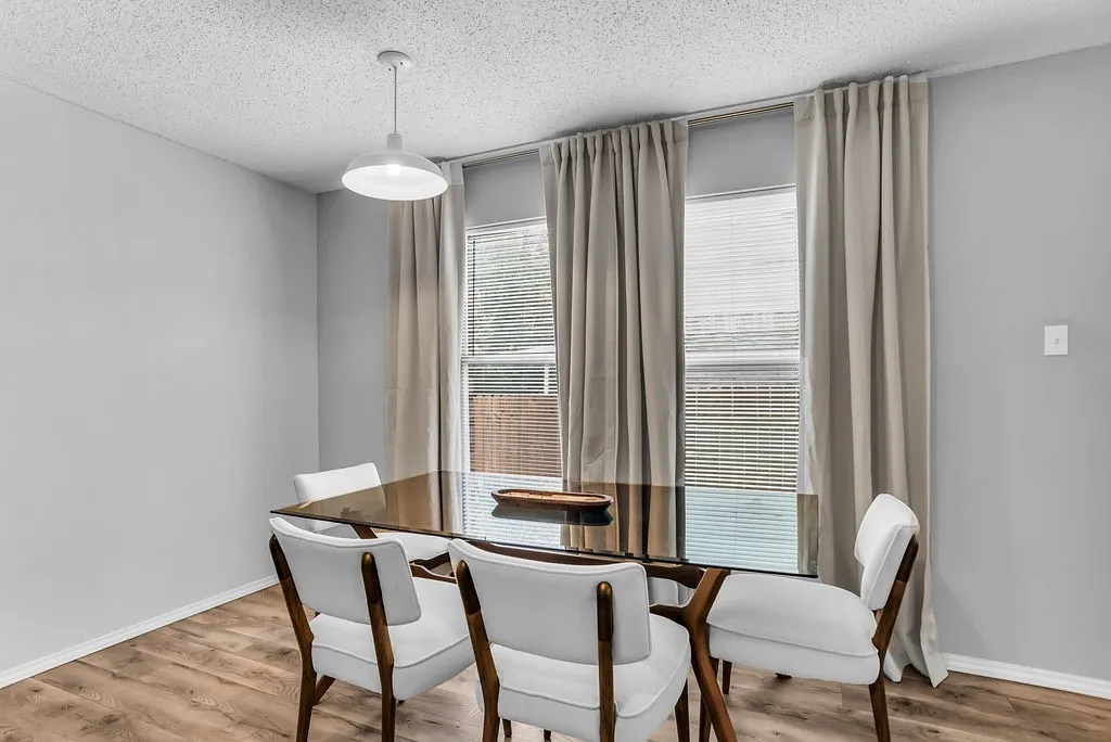Single Family Residence For Sale in Tarrant County , 4321 Meadowknoll Drive, Fort Worth, Texas 76123, 3 Bedroom, 2 Bathroom, 2 Garage spaces, 1,507 Sqft, built in 2001, mls#21372844, Real Estate Agent in Fort Worth, Homes For Sale in Tarrant county, Homes For Sale in Fort Worth, Realtor in Fort Worth Texas, Real Estate Brokerage Independent Realty Texas, Luminita Cordes Realtor