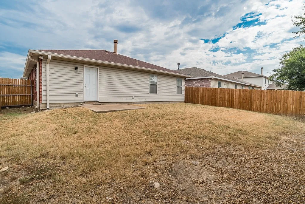 Single Family Residence For Sale in Tarrant County , 4321 Meadowknoll Drive, Fort Worth, Texas 76123, 3 Bedroom, 2 Bathroom, 2 Garage spaces, 1,507 Sqft, built in 2001, mls#21372844, Real Estate Agent in Fort Worth, Homes For Sale in Tarrant county, Homes For Sale in Fort Worth, Realtor in Fort Worth Texas, Real Estate Brokerage Independent Realty Texas, Luminita Cordes Realtor