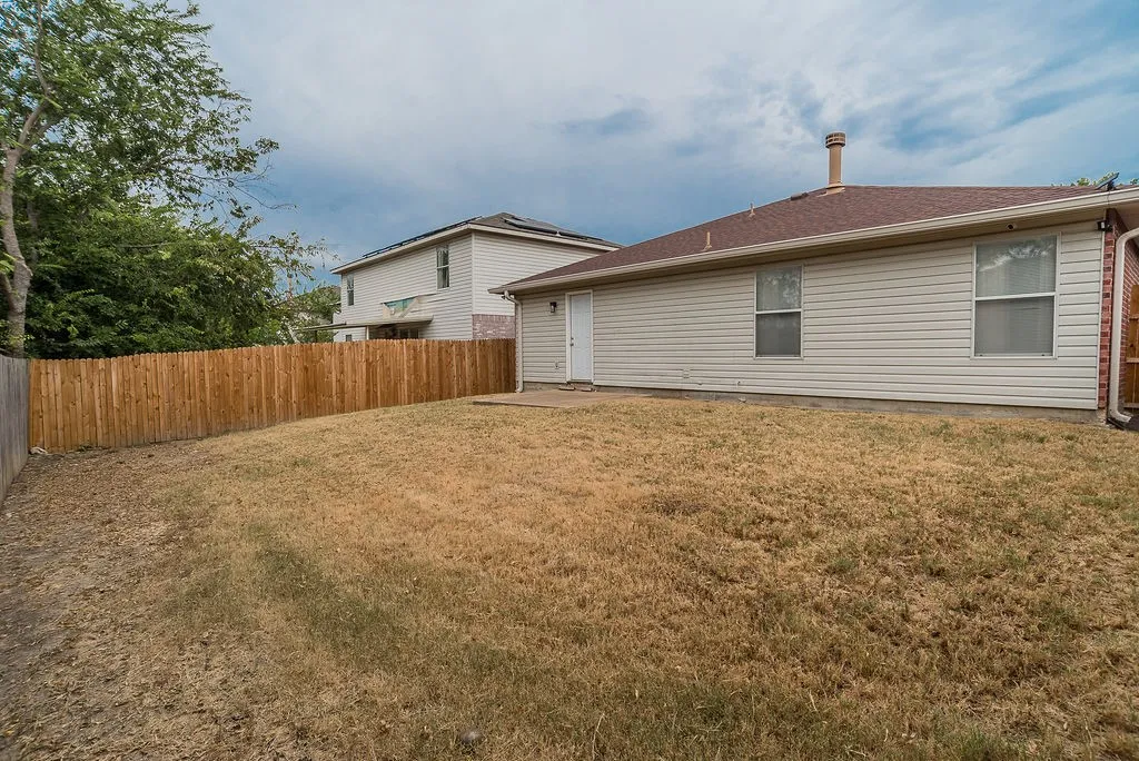 Single Family Residence For Sale in Tarrant County , 4321 Meadowknoll Drive, Fort Worth, Texas 76123, 3 Bedroom, 2 Bathroom, 2 Garage spaces, 1,507 Sqft, built in 2001, mls#21372844, Real Estate Agent in Fort Worth, Homes For Sale in Tarrant county, Homes For Sale in Fort Worth, Realtor in Fort Worth Texas, Real Estate Brokerage Independent Realty Texas, Luminita Cordes Realtor