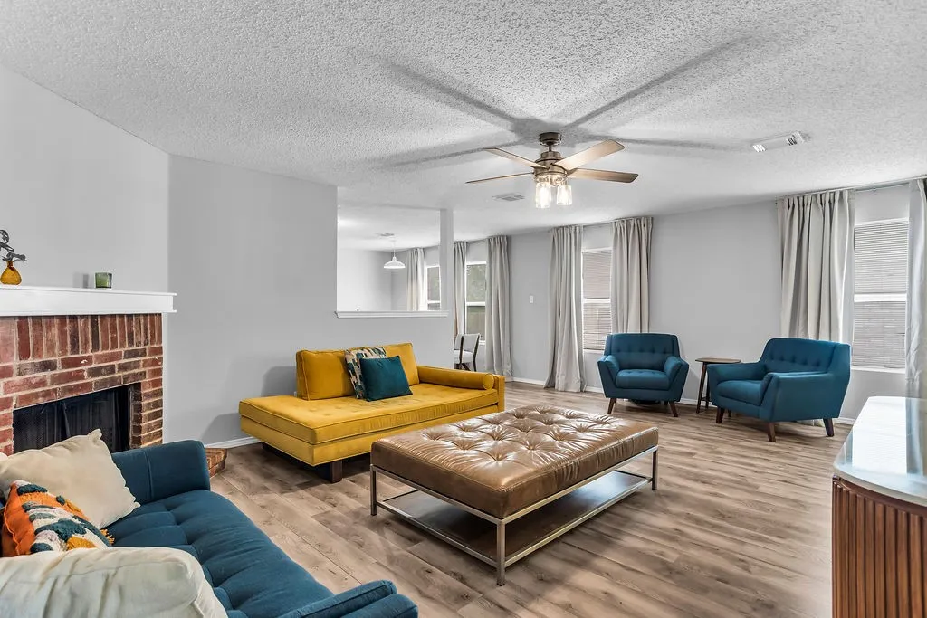 Single Family Residence For Sale in Tarrant County , 4321 Meadowknoll Drive, Fort Worth, Texas 76123, 3 Bedroom, 2 Bathroom, 2 Garage spaces, 1,507 Sqft, built in 2001, mls#21372844, Real Estate Agent in Fort Worth, Homes For Sale in Tarrant county, Homes For Sale in Fort Worth, Realtor in Fort Worth Texas, Real Estate Brokerage Independent Realty Texas, Luminita Cordes Realtor