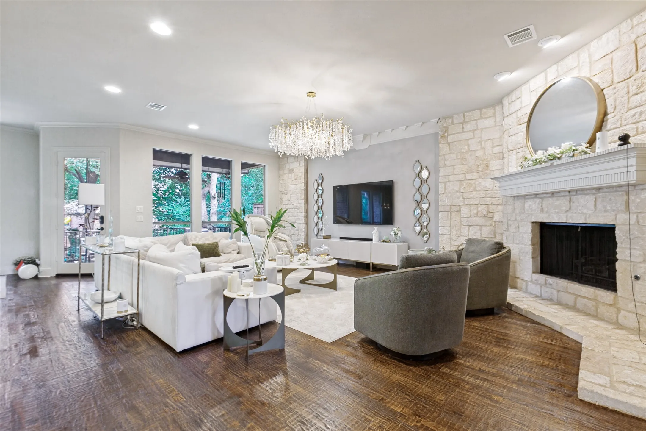 Single Family Residence For Sale in Dallas County , 1119 Winding Brook Drive, Garland, Texas 75044, 5 Bedroom, 3 Bathroom, 2 Garage spaces, 3,780 Sqft, built in 2002, mls#21372962, Real Estate Agent in Garland, Homes For Sale in Dallas county, Homes For Sale in Garland, Realtor in Garland Texas, Real Estate Brokerage Independent Realty Texas, Luminita Cordes Realtor