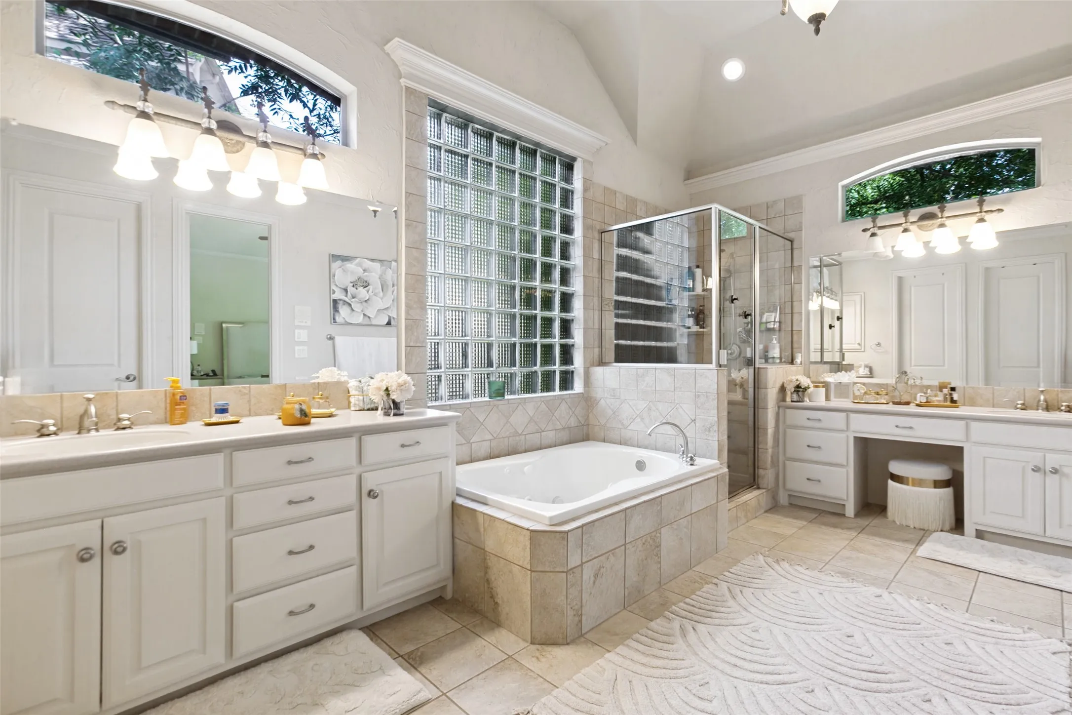 Single Family Residence For Sale in Dallas County , 1119 Winding Brook Drive, Garland, Texas 75044, 5 Bedroom, 3 Bathroom, 2 Garage spaces, 3,780 Sqft, built in 2002, mls#21372962, Real Estate Agent in Garland, Homes For Sale in Dallas county, Homes For Sale in Garland, Realtor in Garland Texas, Real Estate Brokerage Independent Realty Texas, Luminita Cordes Realtor