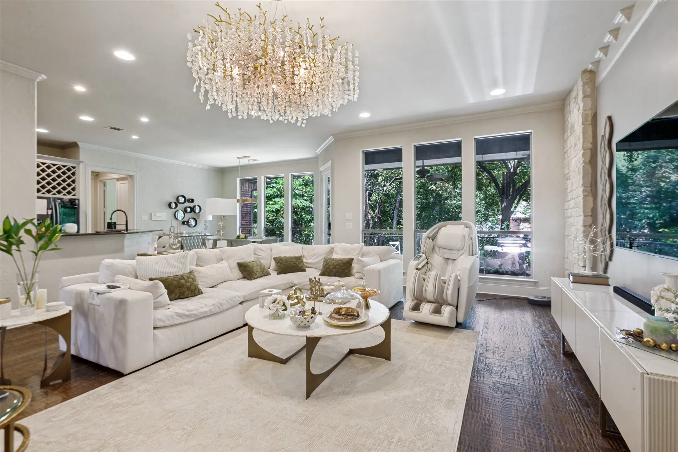Single Family Residence For Sale in Dallas County , 1119 Winding Brook Drive, Garland, Texas 75044, 5 Bedroom, 3 Bathroom, 2 Garage spaces, 3,780 Sqft, built in 2002, mls#21372962, Real Estate Agent in Garland, Homes For Sale in Dallas county, Homes For Sale in Garland, Realtor in Garland Texas, Real Estate Brokerage Independent Realty Texas, Luminita Cordes Realtor