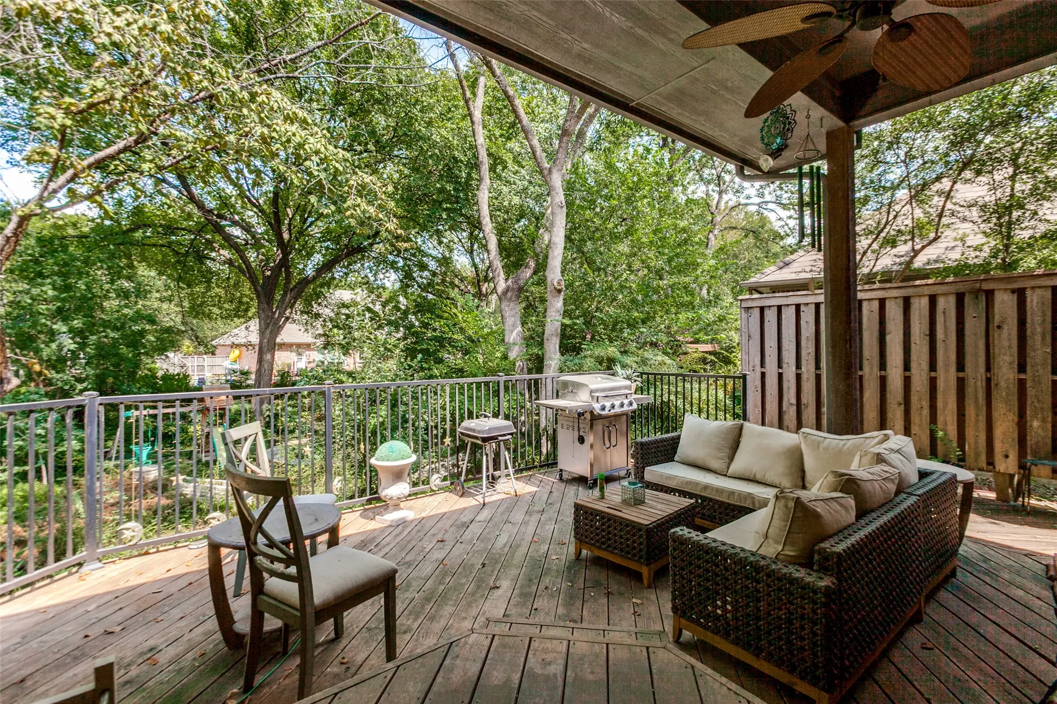Single Family Residence For Sale in Dallas County , 1119 Winding Brook Drive, Garland, Texas 75044, 5 Bedroom, 3 Bathroom, 2 Garage spaces, 3,780 Sqft, built in 2002, mls#21372962, Real Estate Agent in Garland, Homes For Sale in Dallas county, Homes For Sale in Garland, Realtor in Garland Texas, Real Estate Brokerage Independent Realty Texas, Luminita Cordes Realtor