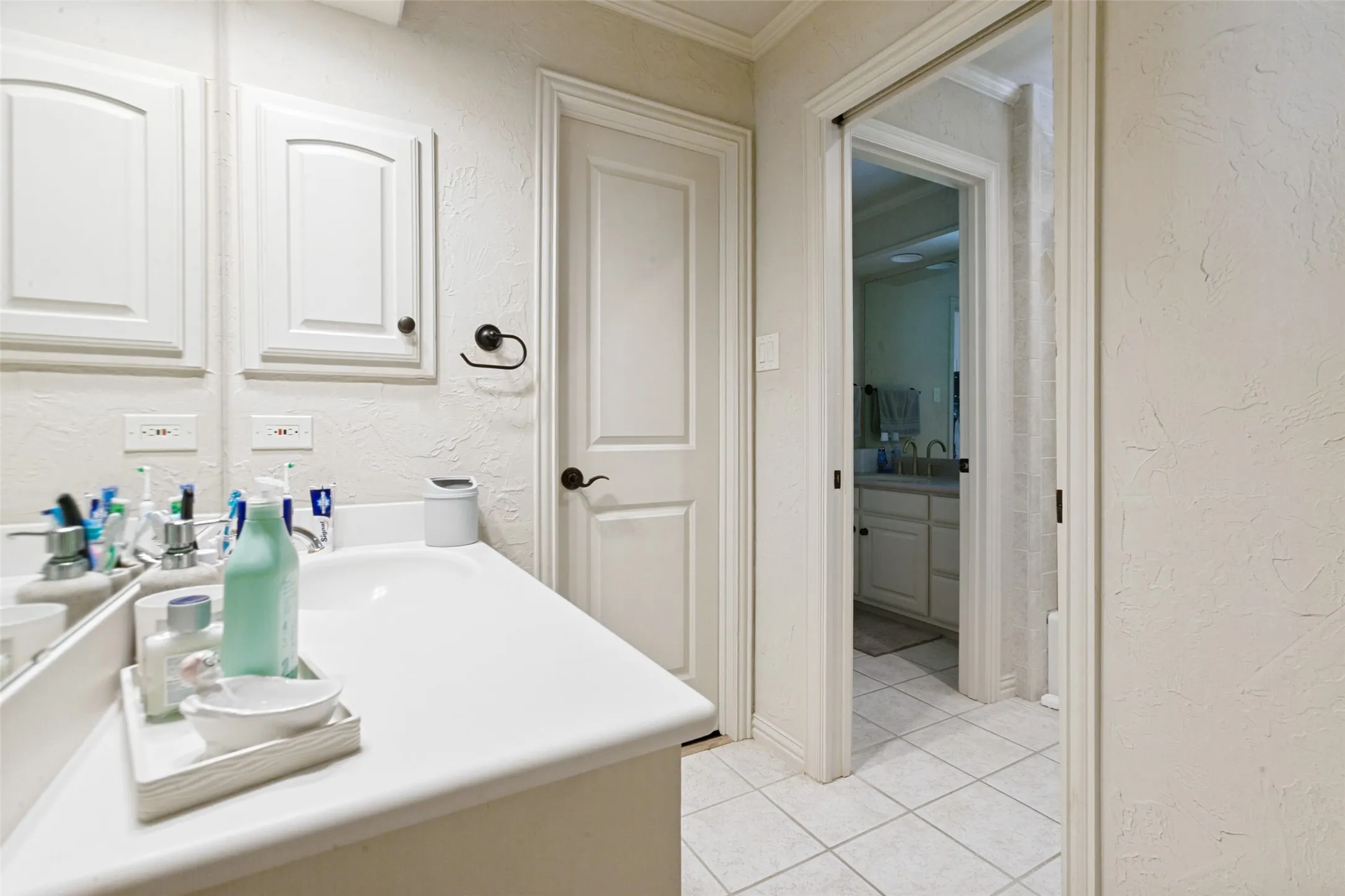 Single Family Residence For Sale in Dallas County , 1119 Winding Brook Drive, Garland, Texas 75044, 5 Bedroom, 3 Bathroom, 2 Garage spaces, 3,780 Sqft, built in 2002, mls#21372962, Real Estate Agent in Garland, Homes For Sale in Dallas county, Homes For Sale in Garland, Realtor in Garland Texas, Real Estate Brokerage Independent Realty Texas, Luminita Cordes Realtor