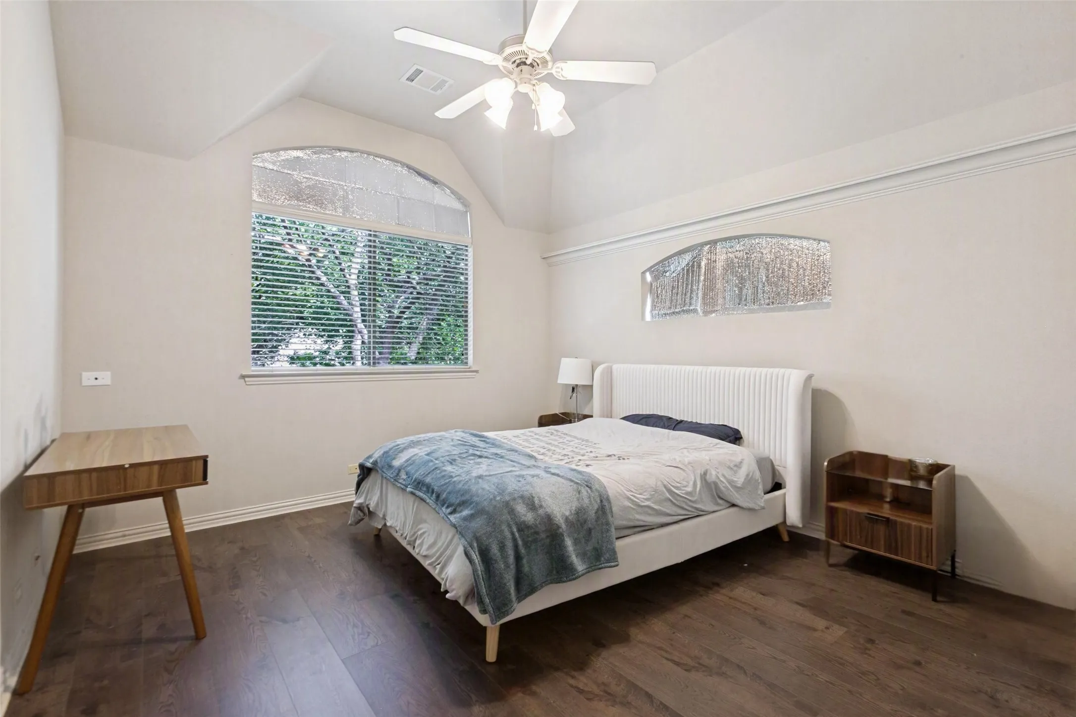 Single Family Residence For Sale in Dallas County , 1119 Winding Brook Drive, Garland, Texas 75044, 5 Bedroom, 3 Bathroom, 2 Garage spaces, 3,780 Sqft, built in 2002, mls#21372962, Real Estate Agent in Garland, Homes For Sale in Dallas county, Homes For Sale in Garland, Realtor in Garland Texas, Real Estate Brokerage Independent Realty Texas, Luminita Cordes Realtor