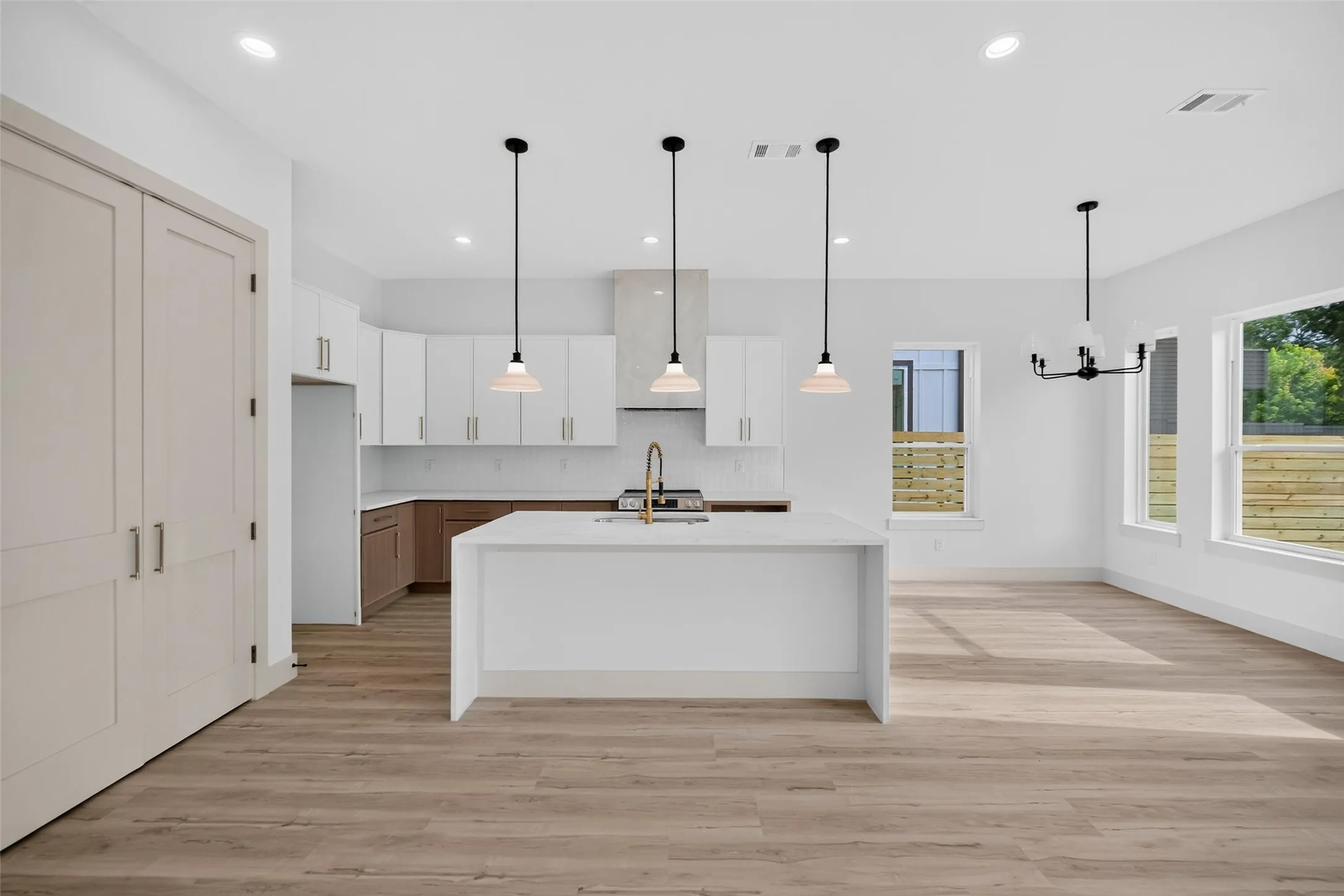 Single Family Residence For Sale in Dallas County , 341 Bonnie View Road, Dallas, Texas 75203, 4 Bedroom, 4 Bathroom, 2 Garage spaces, 2,248 Sqft, built in 2026, mls#21372303, Real Estate Agent in Dallas, Homes For Sale in Dallas county, Homes For Sale in Dallas, Realtor in Dallas Texas, Real Estate Brokerage Independent Realty Texas, Luminita Cordes Realtor
