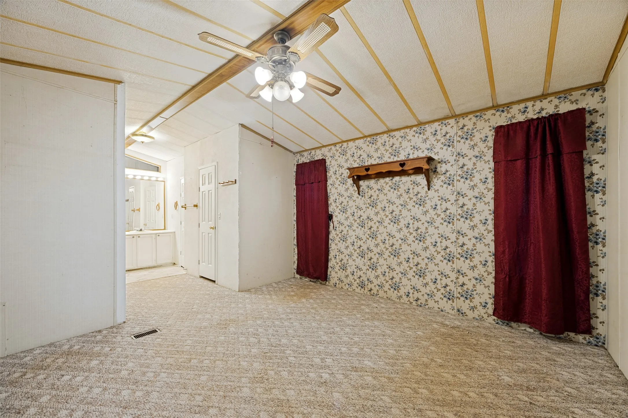 Mobile Home For Sale in Fannin County , 1842 County Road 1105, Ravenna, Texas 75476, 2 Bedroom, 2 Bathroom, Garage spaces, 1,078 Sqft, built in 1984, mls#21371579, Real Estate Agent in Ravenna, Homes For Sale in Fannin county, Homes For Sale in Ravenna, Realtor in Ravenna Texas, Real Estate Brokerage Independent Realty Texas, Luminita Cordes Realtor
