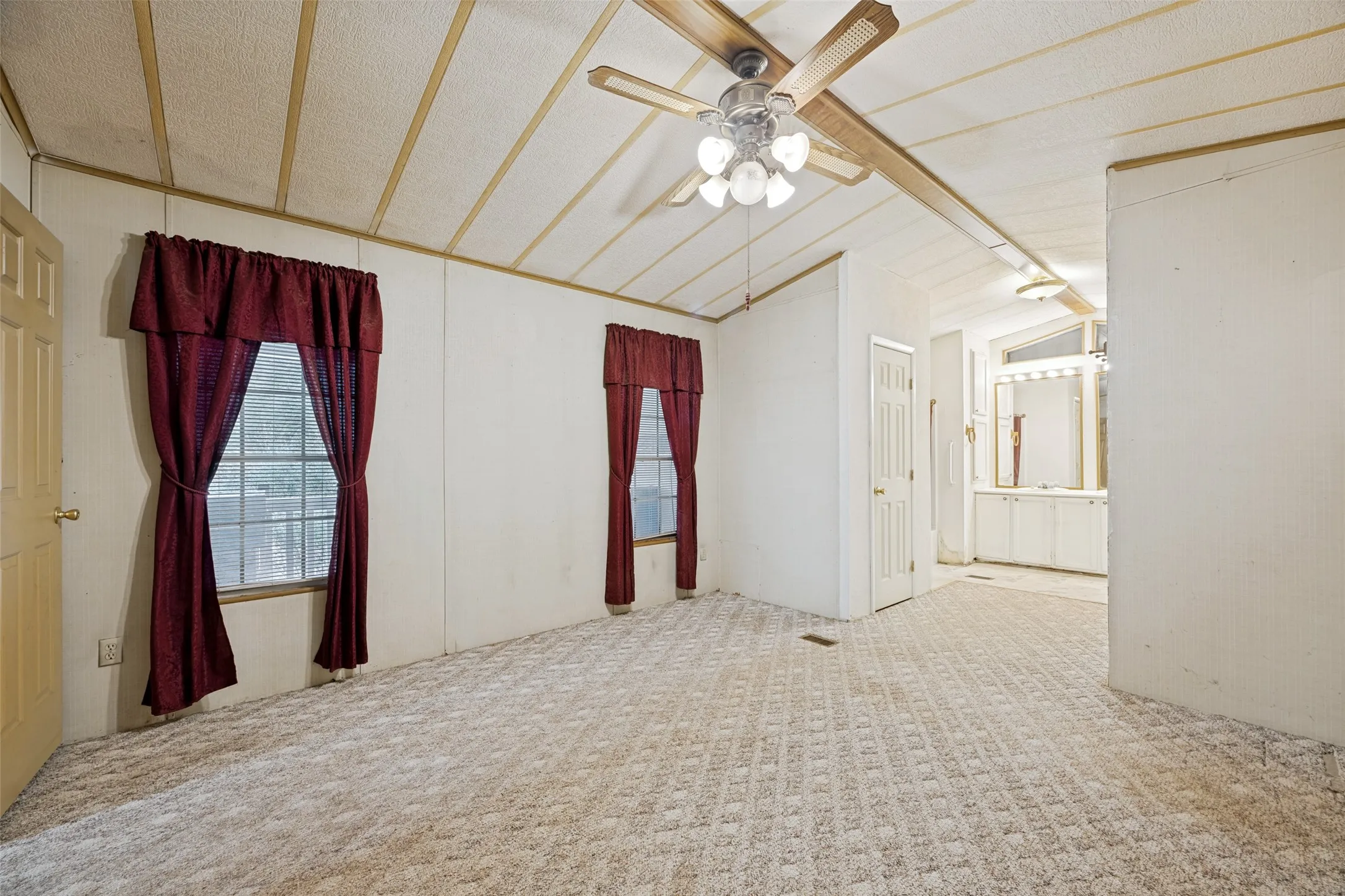 Mobile Home For Sale in Fannin County , 1842 County Road 1105, Ravenna, Texas 75476, 2 Bedroom, 2 Bathroom, Garage spaces, 1,078 Sqft, built in 1984, mls#21371579, Real Estate Agent in Ravenna, Homes For Sale in Fannin county, Homes For Sale in Ravenna, Realtor in Ravenna Texas, Real Estate Brokerage Independent Realty Texas, Luminita Cordes Realtor