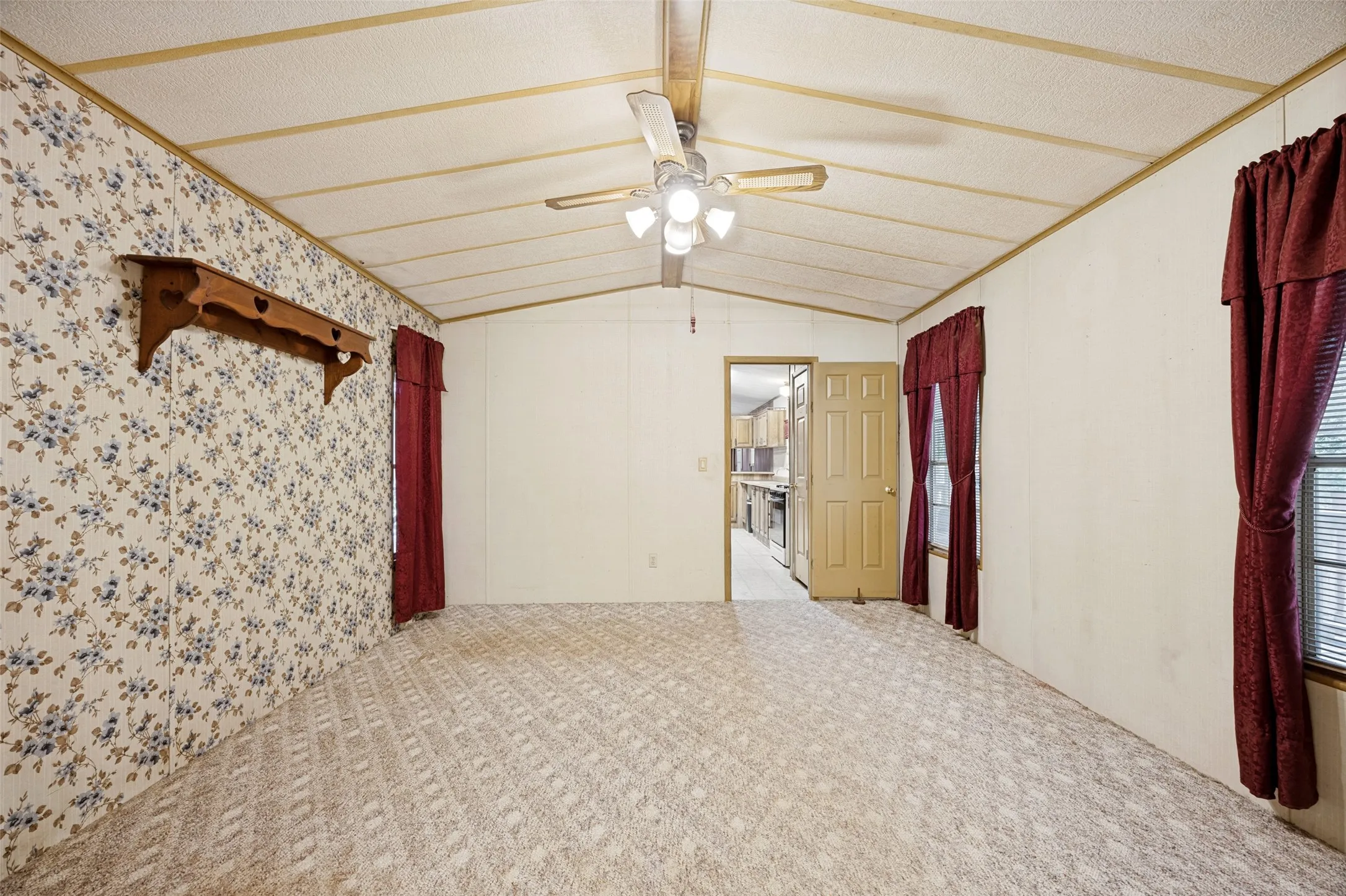 Mobile Home For Sale in Fannin County , 1842 County Road 1105, Ravenna, Texas 75476, 2 Bedroom, 2 Bathroom, Garage spaces, 1,078 Sqft, built in 1984, mls#21371579, Real Estate Agent in Ravenna, Homes For Sale in Fannin county, Homes For Sale in Ravenna, Realtor in Ravenna Texas, Real Estate Brokerage Independent Realty Texas, Luminita Cordes Realtor