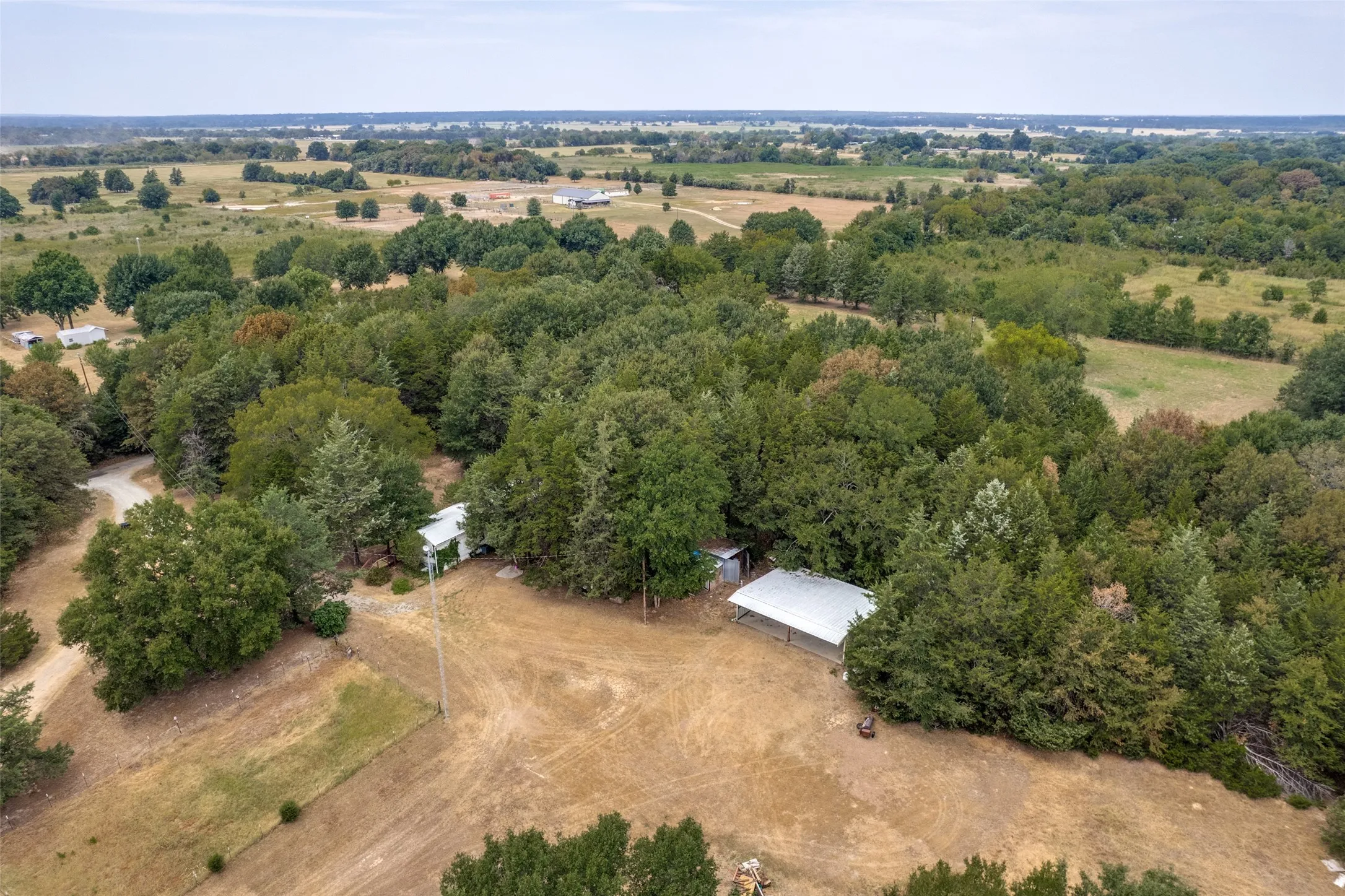 Mobile Home For Sale in Fannin County , 1842 County Road 1105, Ravenna, Texas 75476, 2 Bedroom, 2 Bathroom, Garage spaces, 1,078 Sqft, built in 1984, mls#21371579, Real Estate Agent in Ravenna, Homes For Sale in Fannin county, Homes For Sale in Ravenna, Realtor in Ravenna Texas, Real Estate Brokerage Independent Realty Texas, Luminita Cordes Realtor