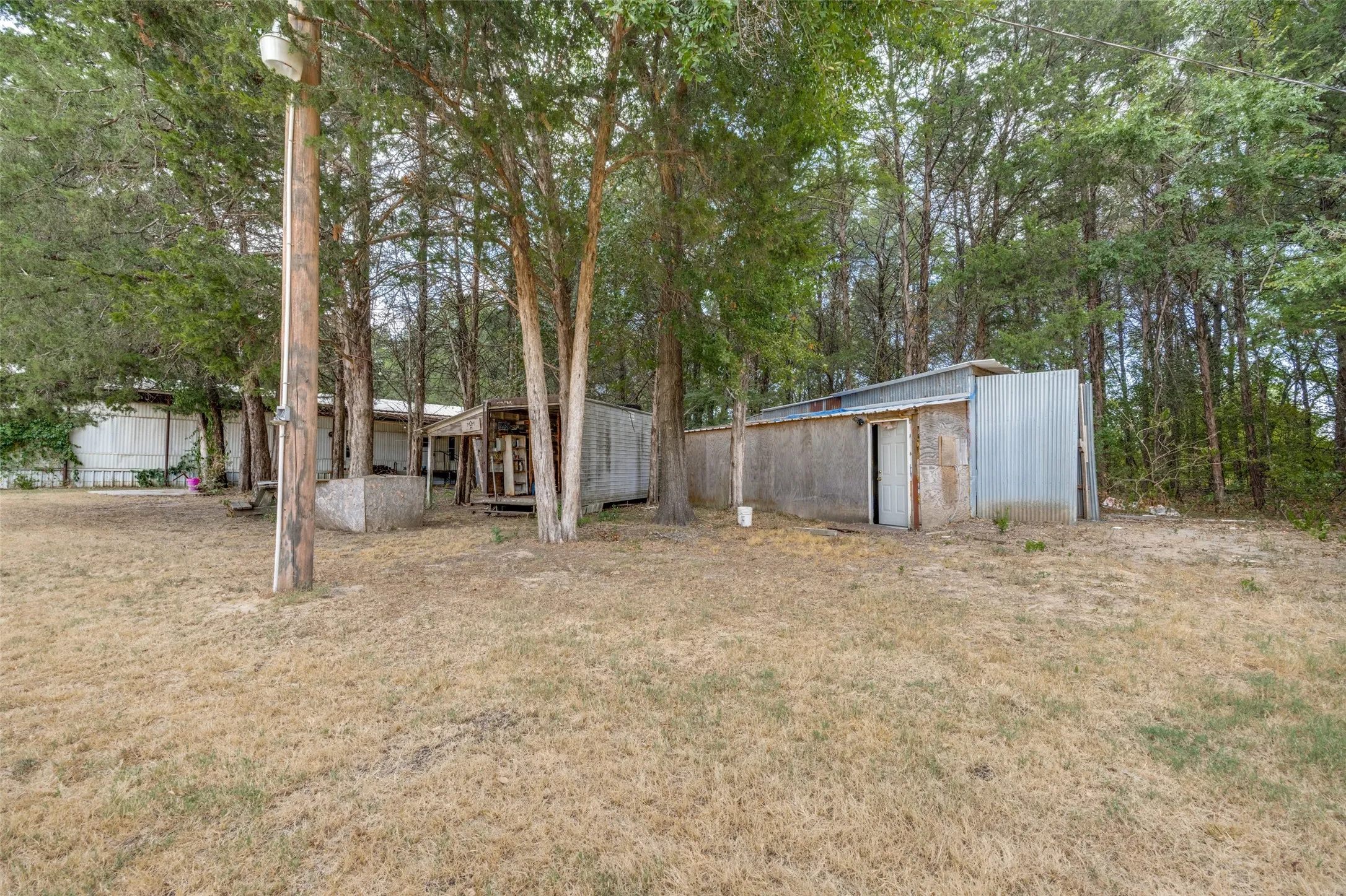 Mobile Home For Sale in Fannin County , 1842 County Road 1105, Ravenna, Texas 75476, 2 Bedroom, 2 Bathroom, Garage spaces, 1,078 Sqft, built in 1984, mls#21371579, Real Estate Agent in Ravenna, Homes For Sale in Fannin county, Homes For Sale in Ravenna, Realtor in Ravenna Texas, Real Estate Brokerage Independent Realty Texas, Luminita Cordes Realtor