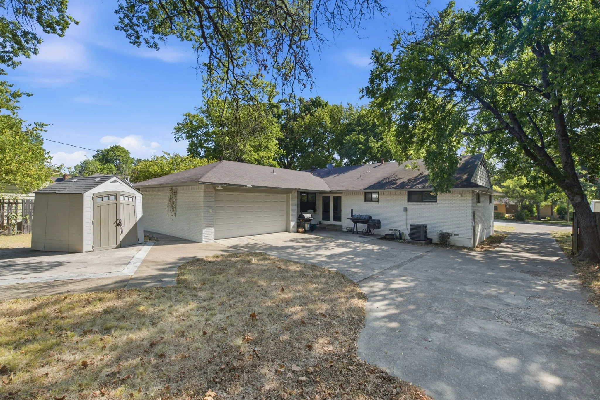 Single Family Residence For Sale in Dallas County , 3423 Boulder Drive, Dallas, Texas 75233, 4 Bedroom, 2 Bathroom, 2 Garage spaces, 1,626 Sqft, built in 1959, mls#21372976, Real Estate Agent in Dallas, Homes For Sale in Dallas county, Homes For Sale in Dallas, Realtor in Dallas Texas, Real Estate Brokerage Independent Realty Texas, Luminita Cordes Realtor