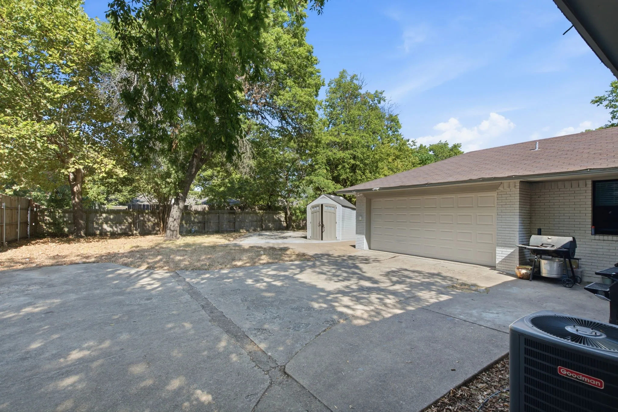 Single Family Residence For Sale in Dallas County , 3423 Boulder Drive, Dallas, Texas 75233, 4 Bedroom, 2 Bathroom, 2 Garage spaces, 1,626 Sqft, built in 1959, mls#21372976, Real Estate Agent in Dallas, Homes For Sale in Dallas county, Homes For Sale in Dallas, Realtor in Dallas Texas, Real Estate Brokerage Independent Realty Texas, Luminita Cordes Realtor