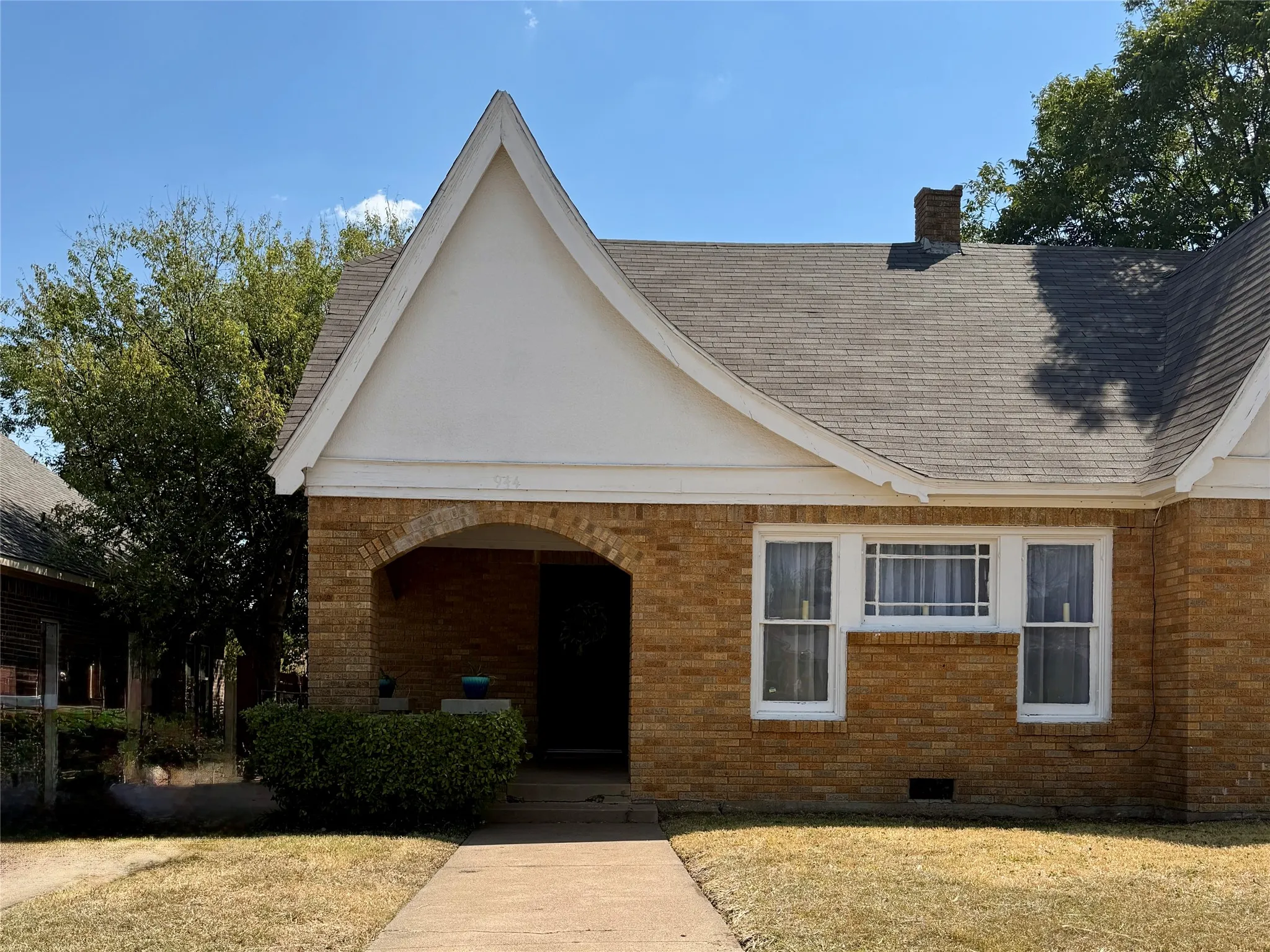 Single Family Residence For Sale in Tarrant County , 944 Marion Avenue, Fort Worth, Texas 76104, 2 Bedroom, 2 Bathroom, 2 Garage spaces, 1,593 Sqft, built in 1928, mls#21364508, Real Estate Agent in Fort Worth, Homes For Sale in Tarrant county, Homes For Sale in Fort Worth, Realtor in Fort Worth Texas, Real Estate Brokerage Independent Realty Texas, Luminita Cordes Realtor