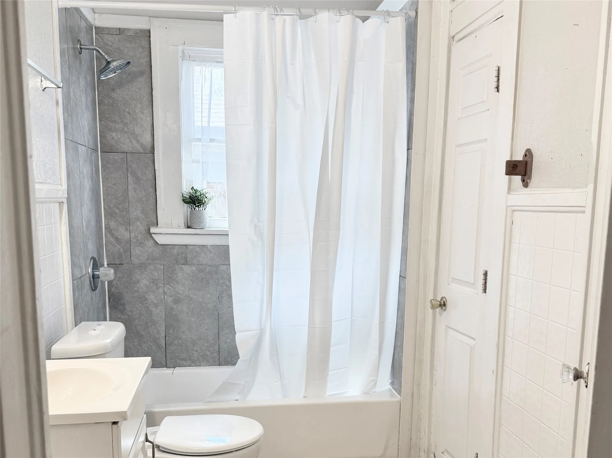 Single Family Residence For Sale in Tarrant County , 944 Marion Avenue, Fort Worth, Texas 76104, 2 Bedroom, 2 Bathroom, 2 Garage spaces, 1,593 Sqft, built in 1928, mls#21364508, Real Estate Agent in Fort Worth, Homes For Sale in Tarrant county, Homes For Sale in Fort Worth, Realtor in Fort Worth Texas, Real Estate Brokerage Independent Realty Texas, Luminita Cordes Realtor