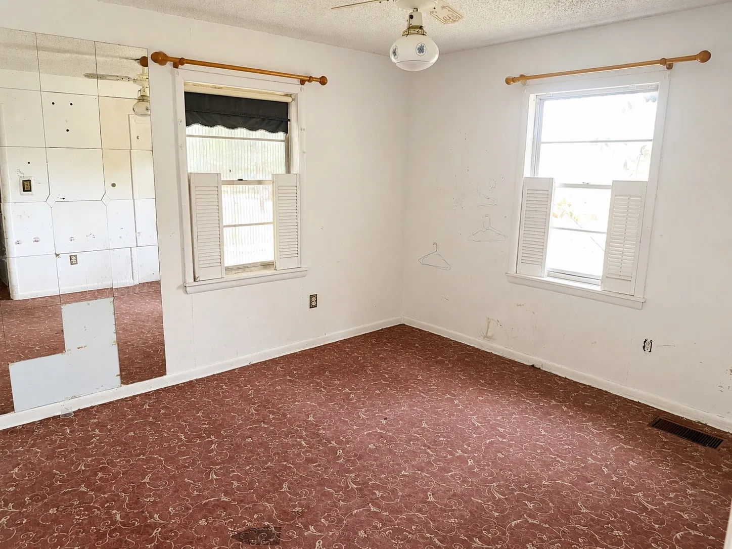Single Family Residence For Sale in Henderson County , 410 Oak Street, Malakoff, Texas 75148, 3 Bedroom, 1 Bathroom, 2 Garage spaces, 1,145 Sqft, built in 1964, mls#21361708, Real Estate Agent in Malakoff, Homes For Sale in Henderson county, Homes For Sale in Malakoff, Realtor in Malakoff Texas, Real Estate Brokerage Independent Realty Texas, Luminita Cordes Realtor