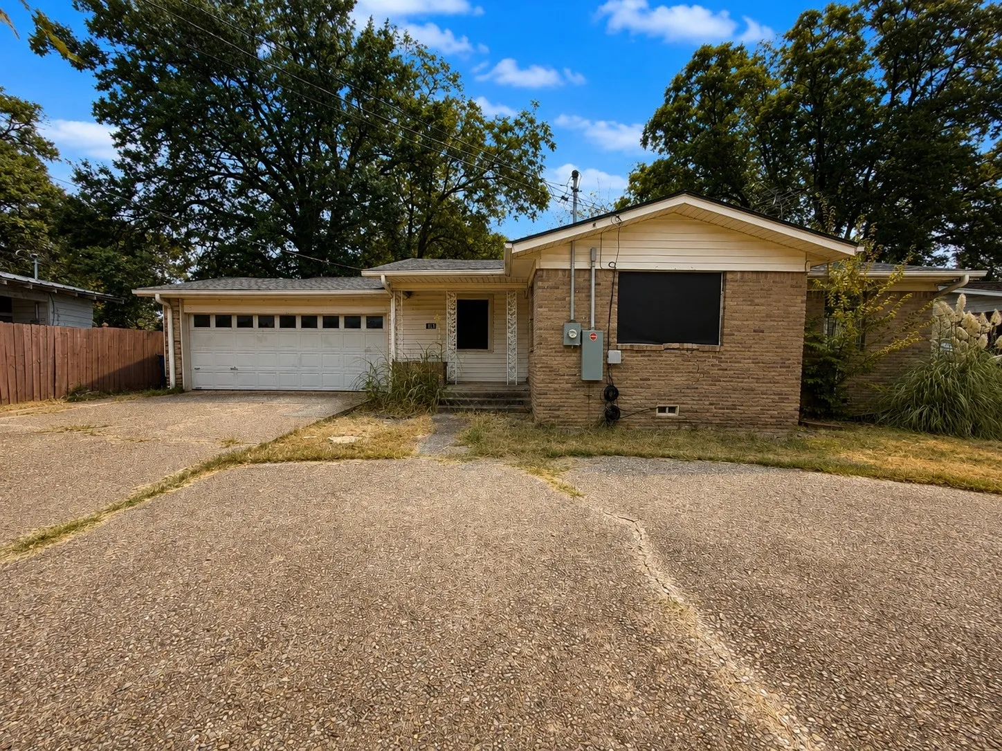 Single Family Residence For Sale in Henderson County , 410 Oak Street, Malakoff, Texas 75148, 3 Bedroom, 1 Bathroom, 2 Garage spaces, 1,145 Sqft, built in 1964, mls#21361708, Real Estate Agent in Malakoff, Homes For Sale in Henderson county, Homes For Sale in Malakoff, Realtor in Malakoff Texas, Real Estate Brokerage Independent Realty Texas, Luminita Cordes Realtor
