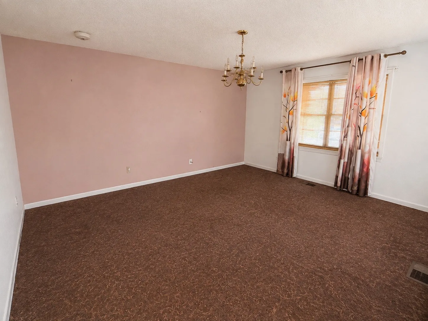 Single Family Residence For Sale in Henderson County , 410 Oak Street, Malakoff, Texas 75148, 3 Bedroom, 1 Bathroom, 2 Garage spaces, 1,145 Sqft, built in 1964, mls#21361708, Real Estate Agent in Malakoff, Homes For Sale in Henderson county, Homes For Sale in Malakoff, Realtor in Malakoff Texas, Real Estate Brokerage Independent Realty Texas, Luminita Cordes Realtor
