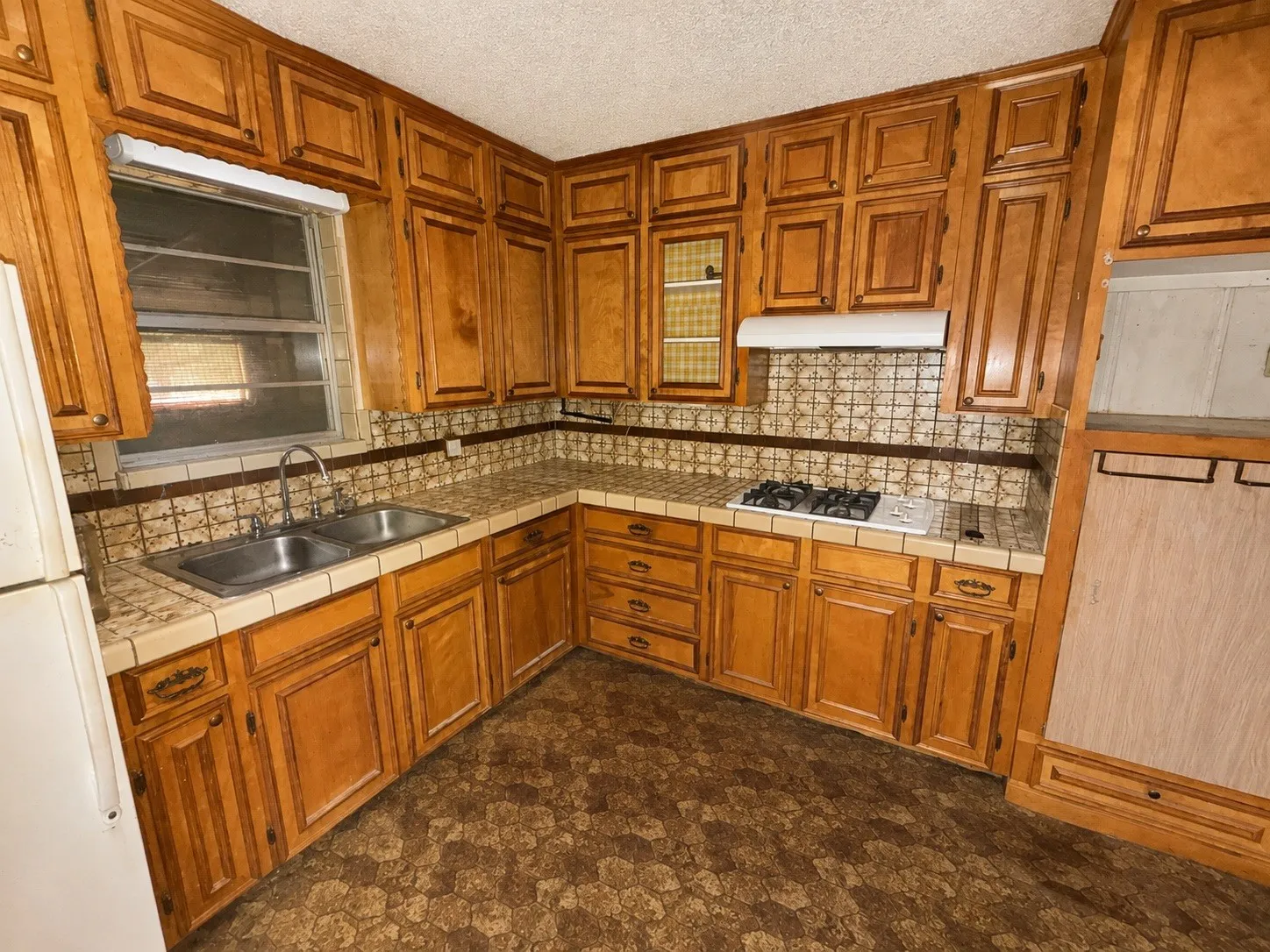 Single Family Residence For Sale in Henderson County , 410 Oak Street, Malakoff, Texas 75148, 3 Bedroom, 1 Bathroom, 2 Garage spaces, 1,145 Sqft, built in 1964, mls#21361708, Real Estate Agent in Malakoff, Homes For Sale in Henderson county, Homes For Sale in Malakoff, Realtor in Malakoff Texas, Real Estate Brokerage Independent Realty Texas, Luminita Cordes Realtor