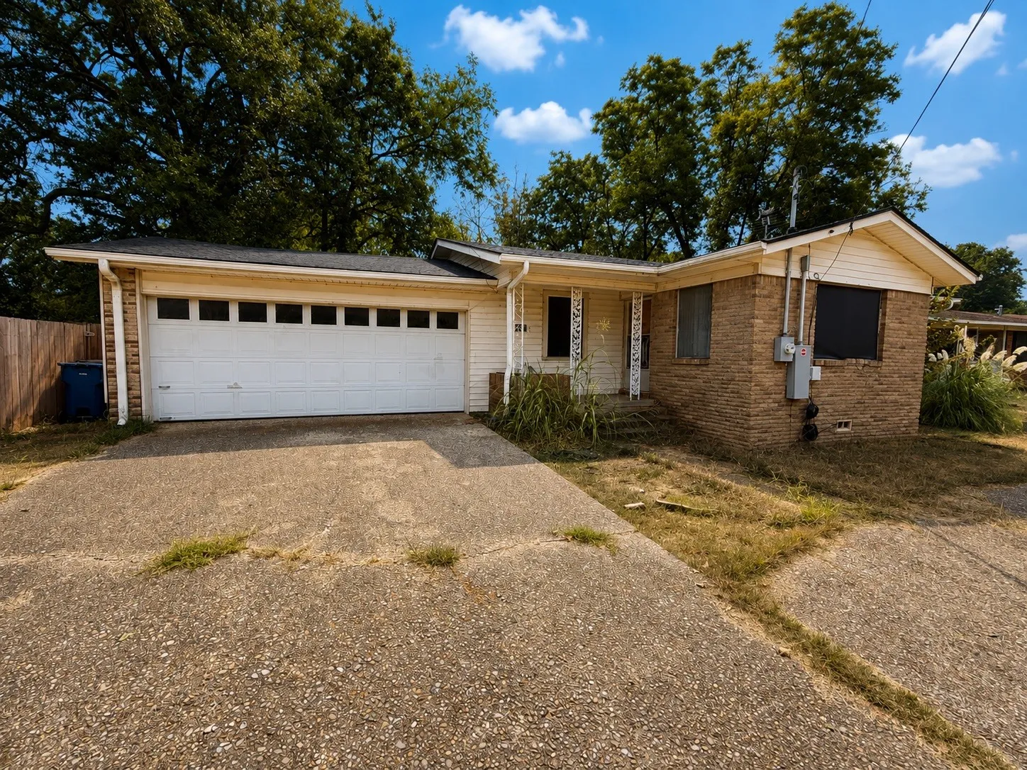 Single Family Residence For Sale in Henderson County , 410 Oak Street, Malakoff, Texas 75148, 3 Bedroom, 1 Bathroom, 2 Garage spaces, 1,145 Sqft, built in 1964, mls#21361708, Real Estate Agent in Malakoff, Homes For Sale in Henderson county, Homes For Sale in Malakoff, Realtor in Malakoff Texas, Real Estate Brokerage Independent Realty Texas, Luminita Cordes Realtor