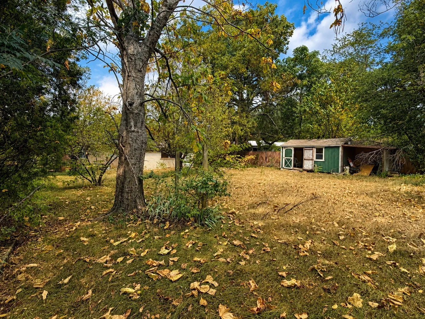Single Family Residence For Sale in Henderson County , 410 Oak Street, Malakoff, Texas 75148, 3 Bedroom, 1 Bathroom, 2 Garage spaces, 1,145 Sqft, built in 1964, mls#21361708, Real Estate Agent in Malakoff, Homes For Sale in Henderson county, Homes For Sale in Malakoff, Realtor in Malakoff Texas, Real Estate Brokerage Independent Realty Texas, Luminita Cordes Realtor