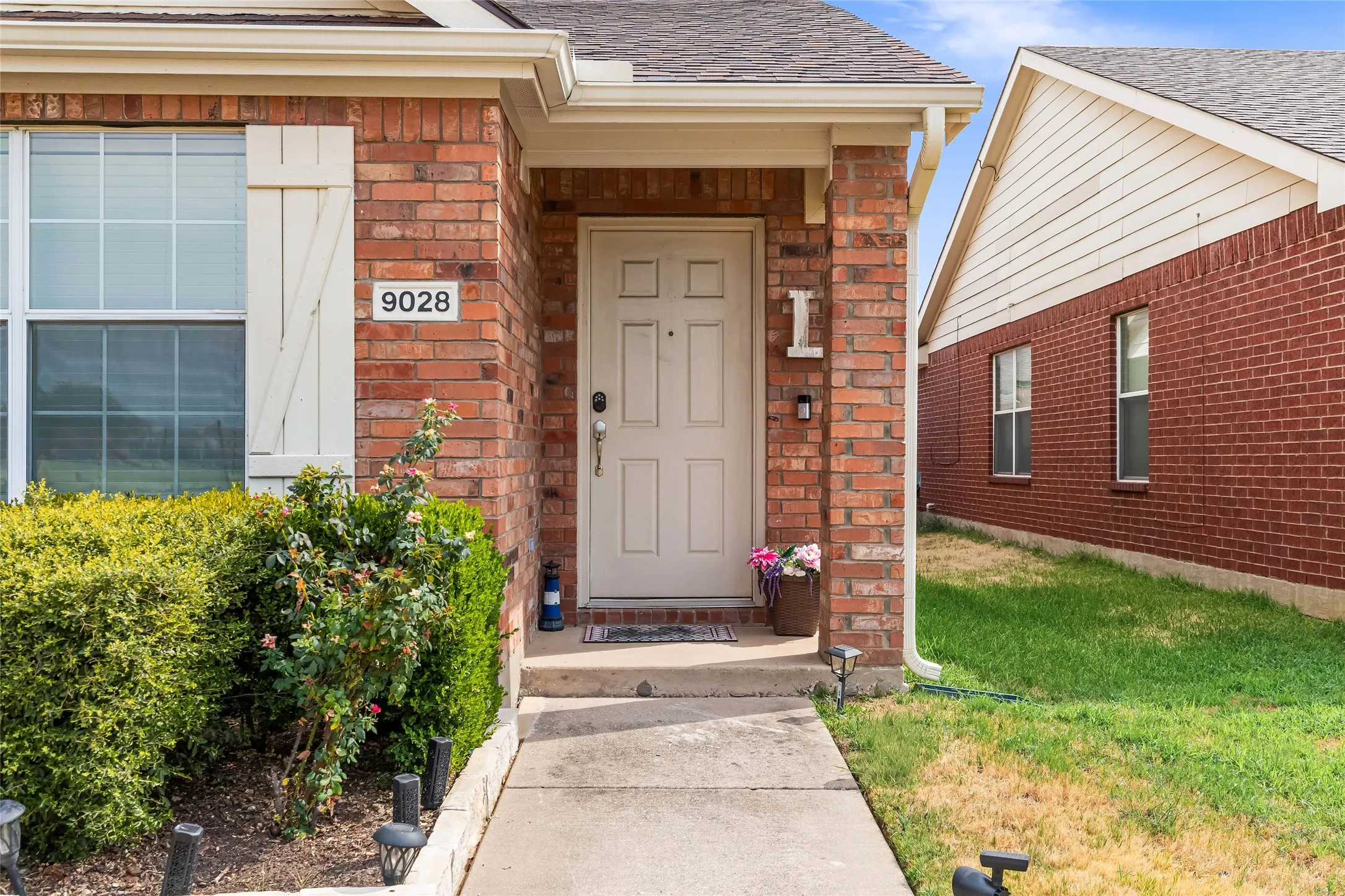 Single Family Residence For Sale in Denton County , 9028 Eastwood Avenue, Cross Roads, Texas 76227, 3 Bedroom, 2 Bathroom, 2 Garage spaces, 1,207 Sqft, built in 2006, mls#21372825, Real Estate Agent in Cross Roads, Homes For Sale in Denton county, Homes For Sale in Cross Roads, Realtor in Cross Roads Texas, Real Estate Brokerage Independent Realty Texas, Luminita Cordes Realtor