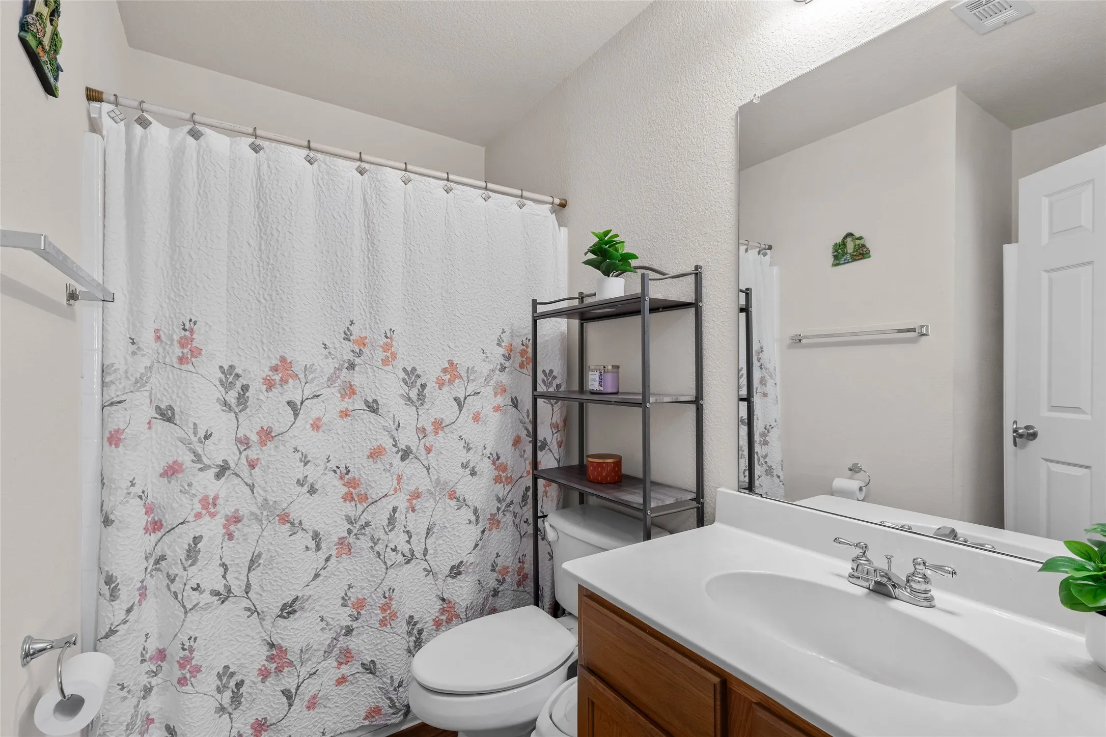 Secondary bathroom