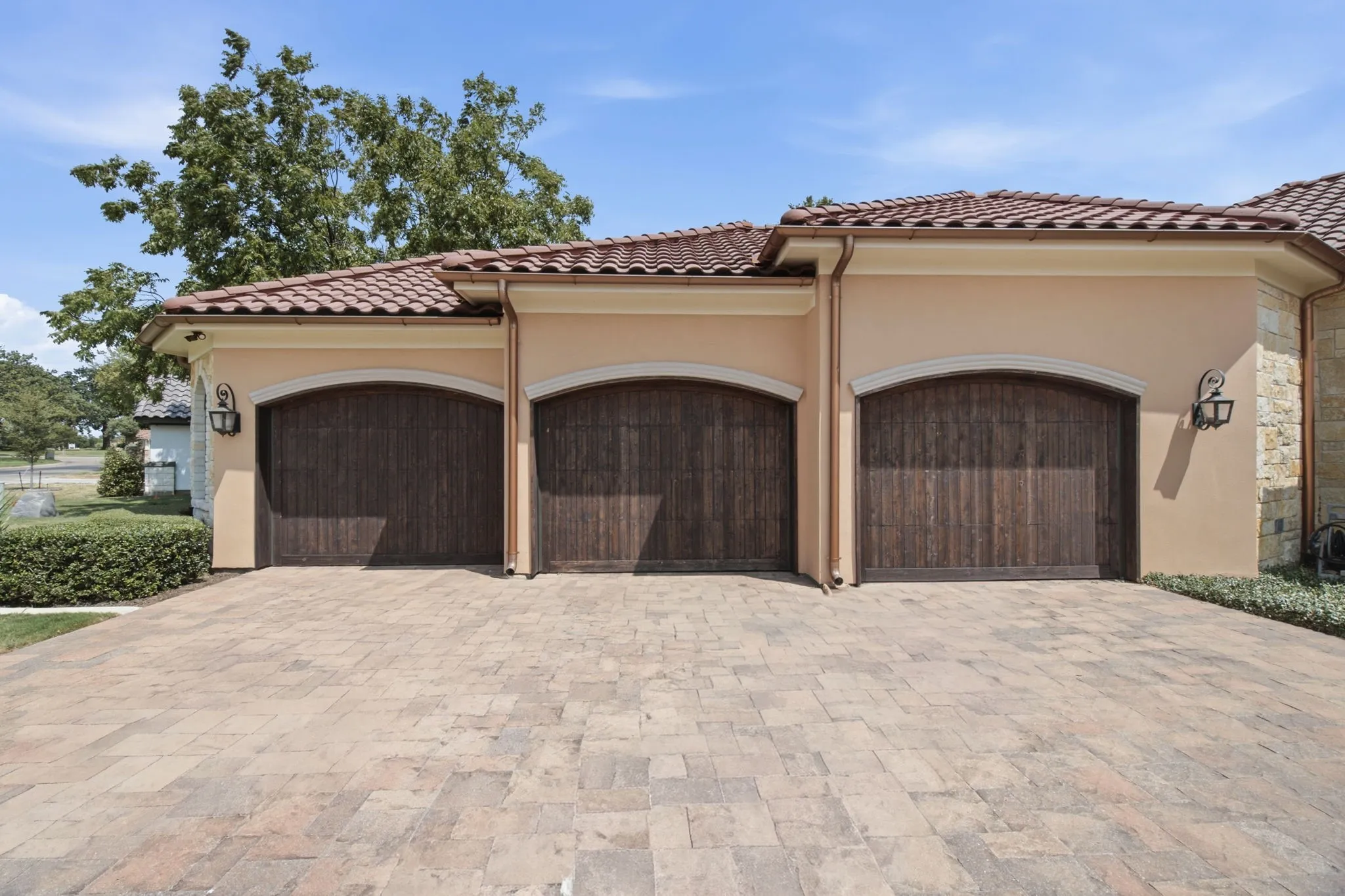 Single Family Residence For Sale in Hood County , 1000 Catalina Bay Boulevard, Granbury, Texas 76048, 3 Bedroom, 4 Bathroom, 3 Garage spaces, 4,044 Sqft, built in 2008, mls#21371702, Real Estate Agent in Granbury, Homes For Sale in Hood county, Homes For Sale in Granbury, Realtor in Granbury Texas, Real Estate Brokerage Independent Realty Texas, Luminita Cordes Realtor