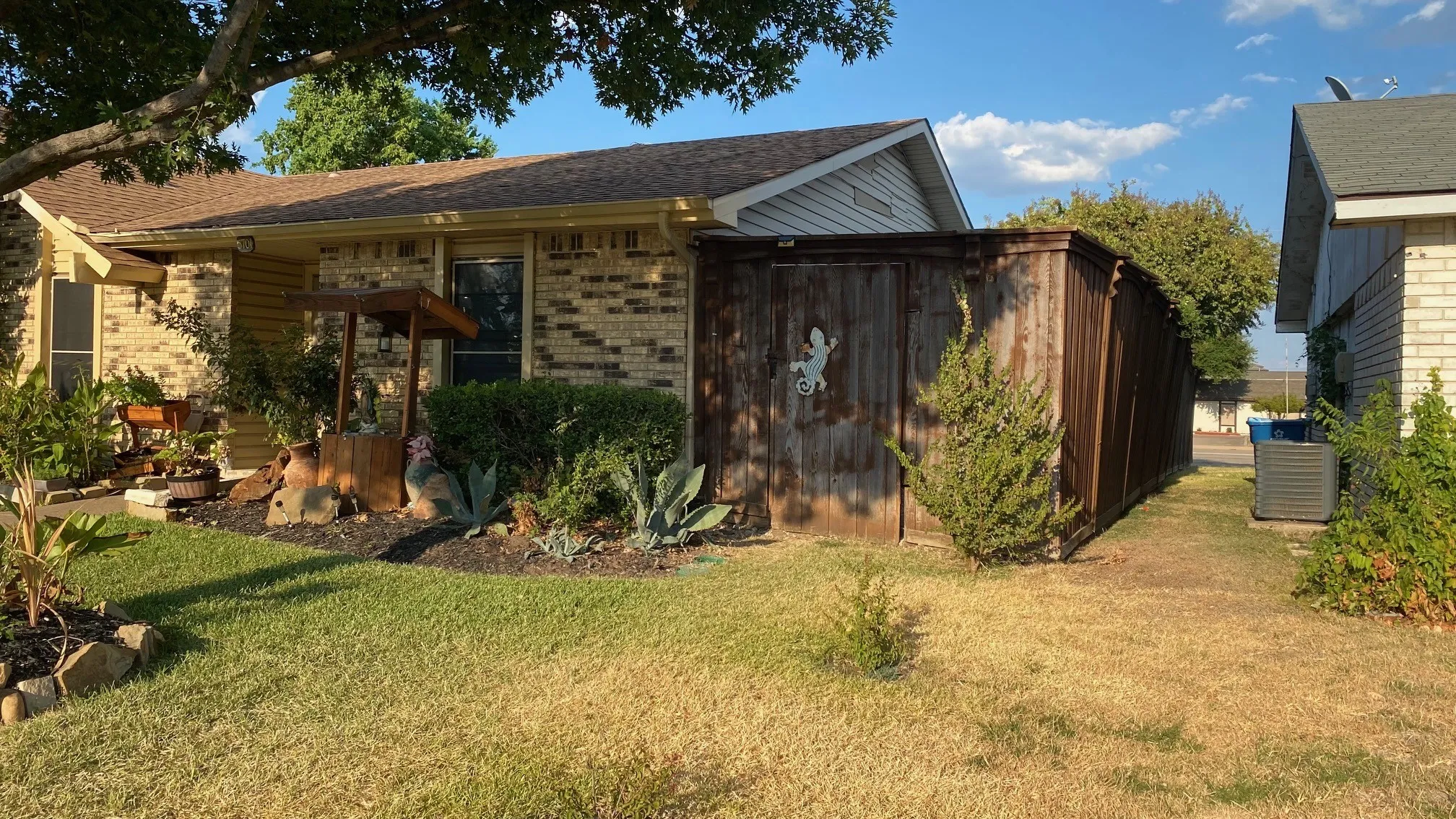 Single Family Residence For Sale in Dallas County , 5701 Magnolia Lane, Rowlett, Texas 75089, 4 Bedroom, 2 Bathroom, Garage spaces, 1,442 Sqft, built in 1975, mls#21373017, Real Estate Agent in Rowlett, Homes For Sale in Dallas county, Homes For Sale in Rowlett, Realtor in Rowlett Texas, Real Estate Brokerage Independent Realty Texas, Luminita Cordes Realtor
