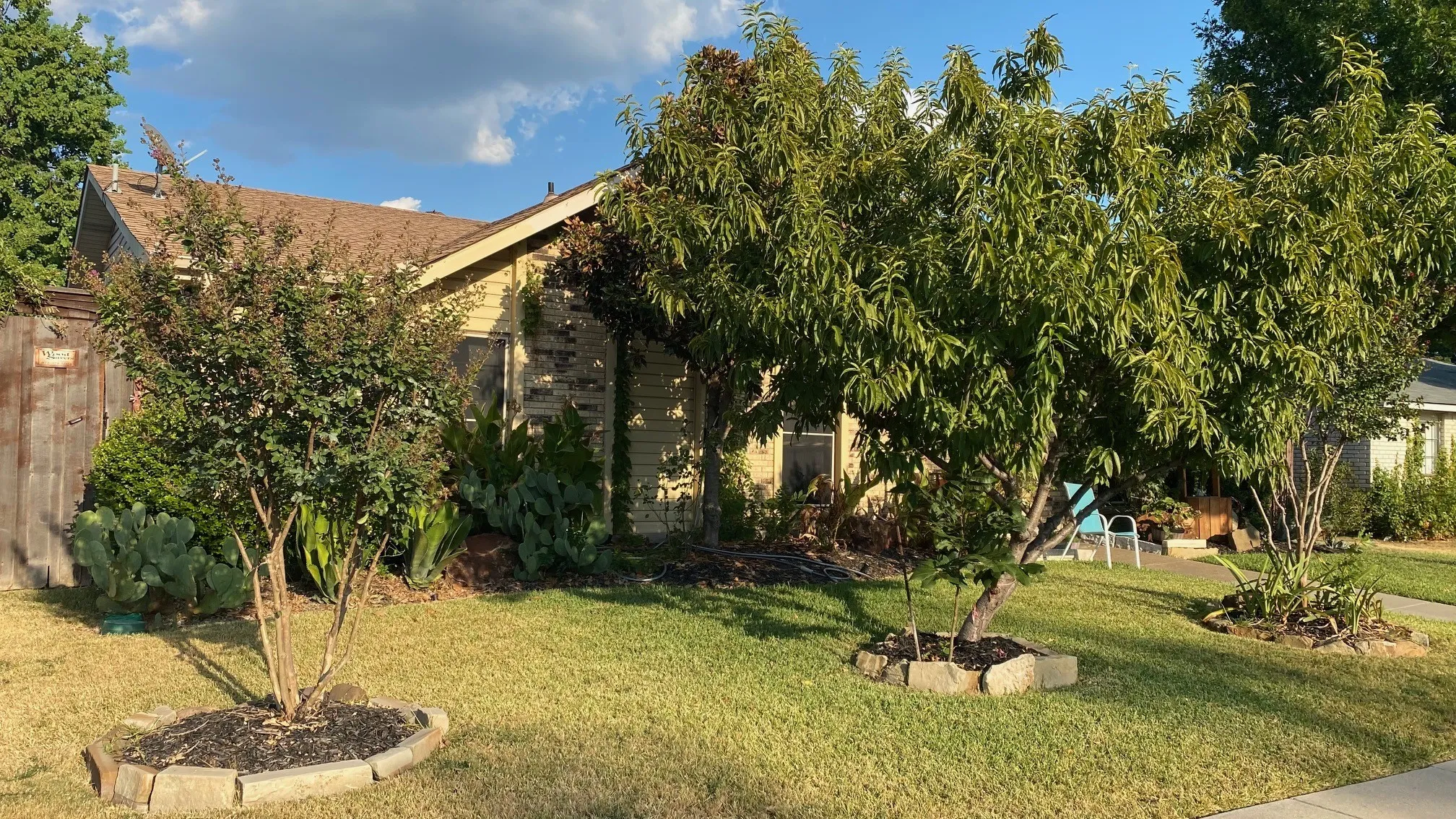 Single Family Residence For Sale in Dallas County , 5701 Magnolia Lane, Rowlett, Texas 75089, 4 Bedroom, 2 Bathroom, Garage spaces, 1,442 Sqft, built in 1975, mls#21373017, Real Estate Agent in Rowlett, Homes For Sale in Dallas county, Homes For Sale in Rowlett, Realtor in Rowlett Texas, Real Estate Brokerage Independent Realty Texas, Luminita Cordes Realtor