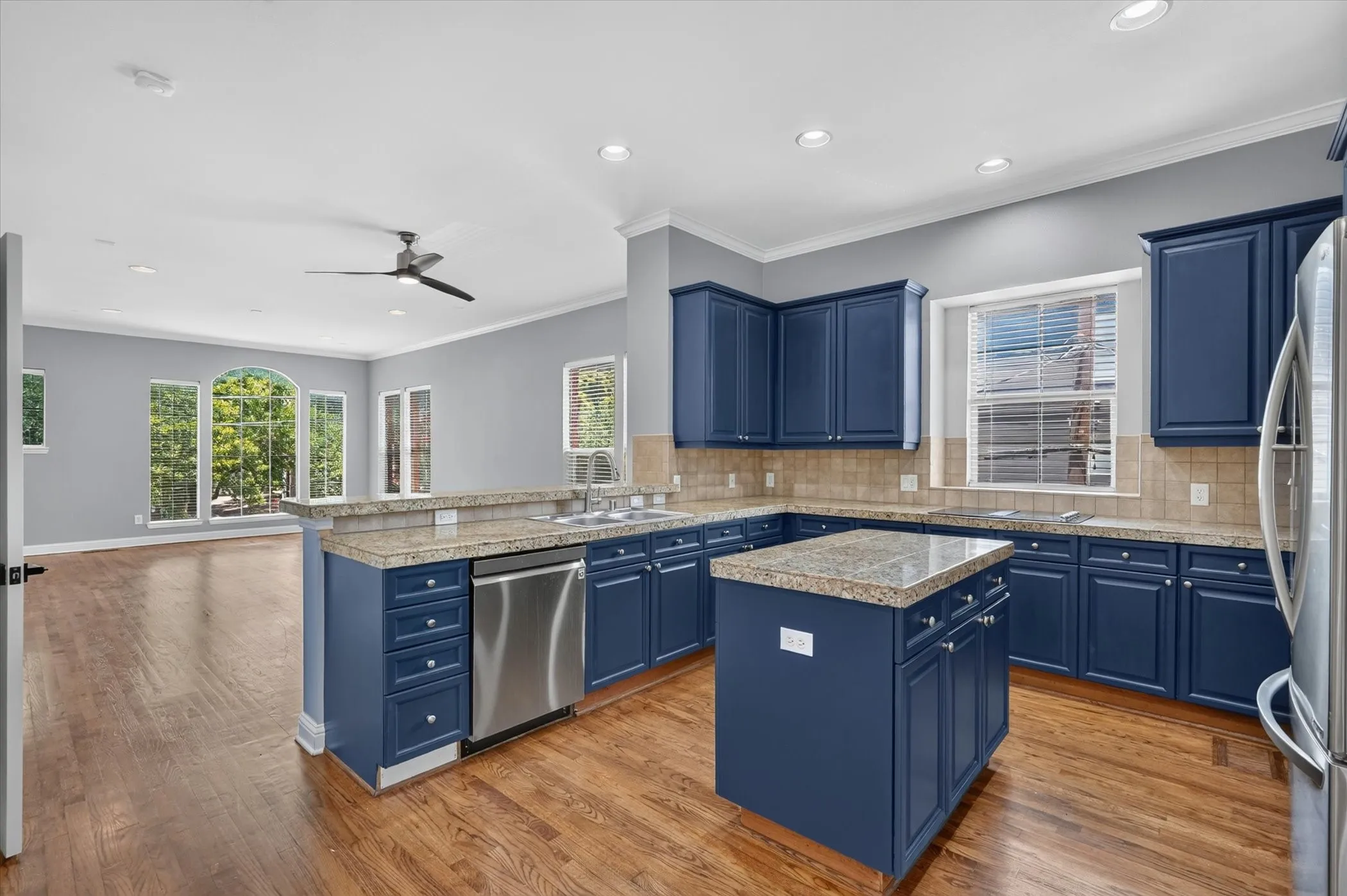 Townhouse For Rent in Dallas County , 4114 Lafayette Street, Dallas, Texas 75204, 3 Bedroom, 4 Bathroom, 2 Garage spaces, 2,070 Sqft, built in 2002, mls#21373021, Real Estate Agent in Dallas, Homes For Rent in Dallas county, Homes For Rent in Dallas, Realtor in Dallas Texas, Real Estate Brokerage Independent Realty Texas, Luminita Cordes Realtor