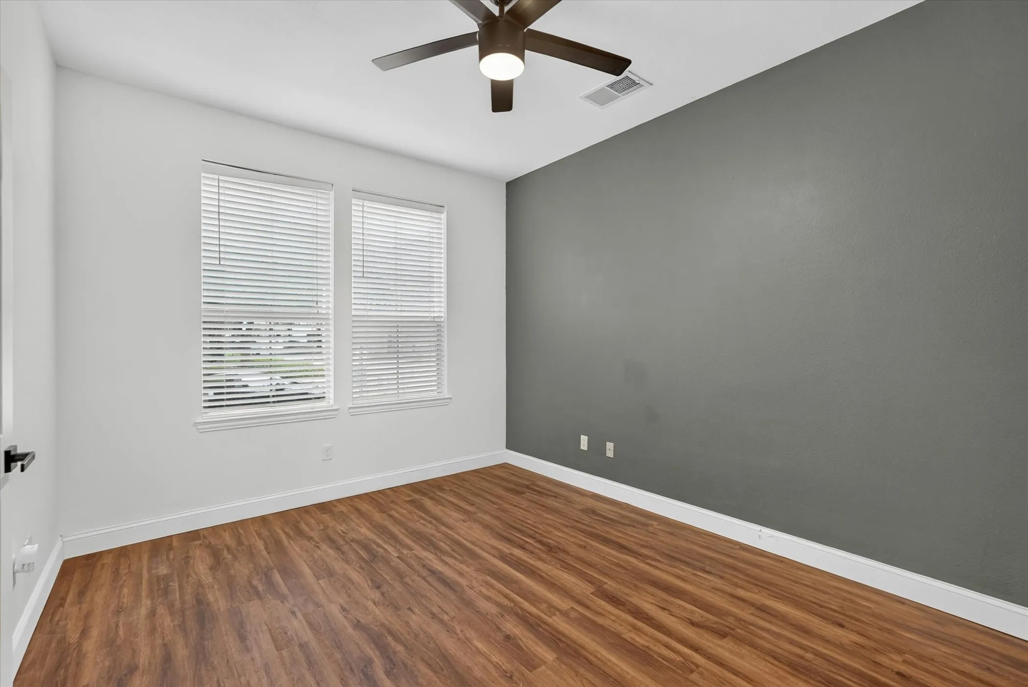 Townhouse For Rent in Dallas County , 4114 Lafayette Street, Dallas, Texas 75204, 3 Bedroom, 4 Bathroom, 2 Garage spaces, 2,070 Sqft, built in 2002, mls#21373021, Real Estate Agent in Dallas, Homes For Rent in Dallas county, Homes For Rent in Dallas, Realtor in Dallas Texas, Real Estate Brokerage Independent Realty Texas, Luminita Cordes Realtor