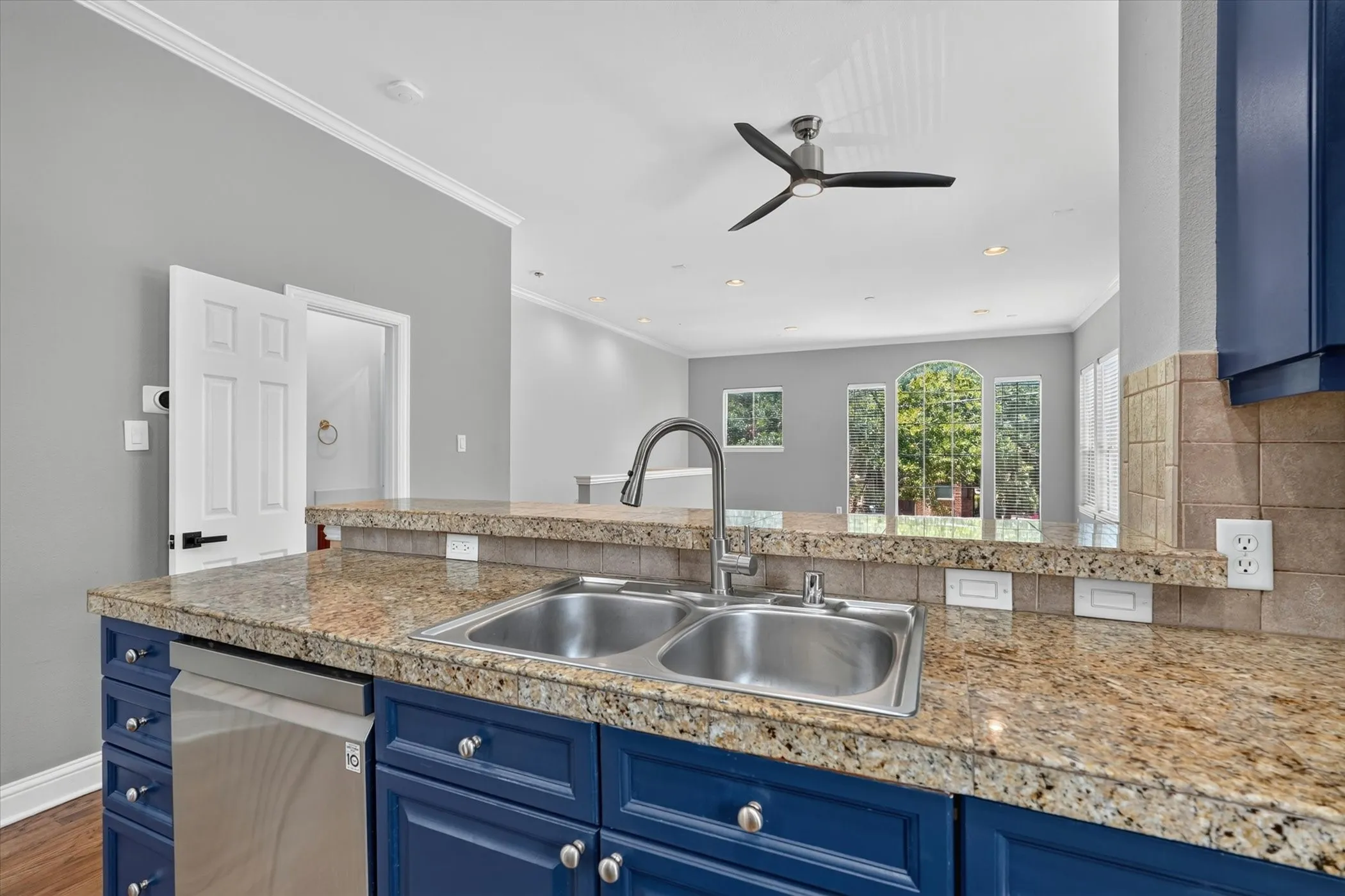 Townhouse For Rent in Dallas County , 4114 Lafayette Street, Dallas, Texas 75204, 3 Bedroom, 4 Bathroom, 2 Garage spaces, 2,070 Sqft, built in 2002, mls#21373021, Real Estate Agent in Dallas, Homes For Rent in Dallas county, Homes For Rent in Dallas, Realtor in Dallas Texas, Real Estate Brokerage Independent Realty Texas, Luminita Cordes Realtor