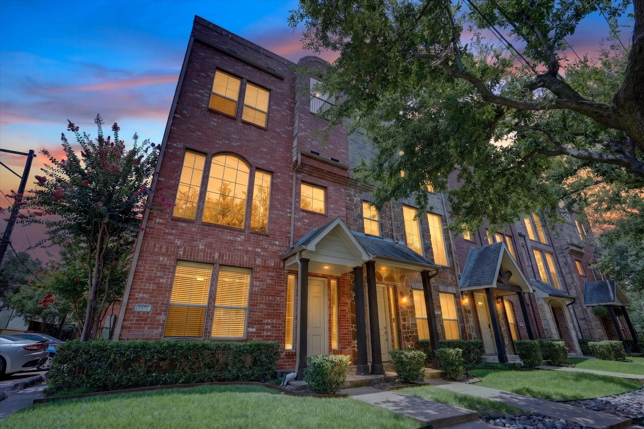Townhouse For Rent in Dallas County , 4114 Lafayette Street, Dallas, Texas 75204, 3 Bedroom, 4 Bathroom, 2 Garage spaces, 2,070 Sqft, built in 2002, mls#21373021, Real Estate Agent in Dallas, Homes For Rent in Dallas county, Homes For Rent in Dallas, Realtor in Dallas Texas, Real Estate Brokerage Independent Realty Texas, Luminita Cordes Realtor