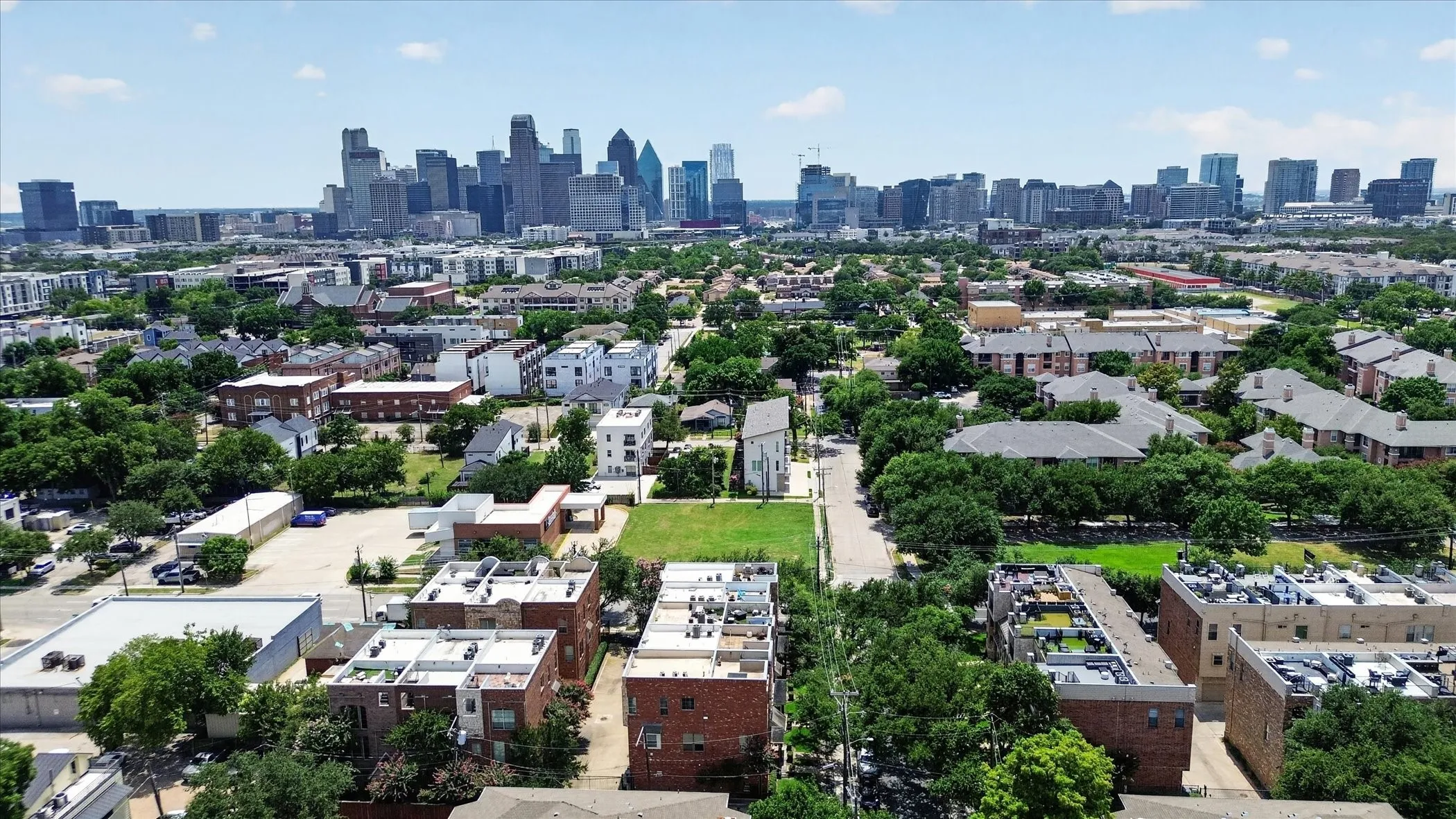 Townhouse For Rent in Dallas County , 4114 Lafayette Street, Dallas, Texas 75204, 3 Bedroom, 4 Bathroom, 2 Garage spaces, 2,070 Sqft, built in 2002, mls#21373021, Real Estate Agent in Dallas, Homes For Rent in Dallas county, Homes For Rent in Dallas, Realtor in Dallas Texas, Real Estate Brokerage Independent Realty Texas, Luminita Cordes Realtor