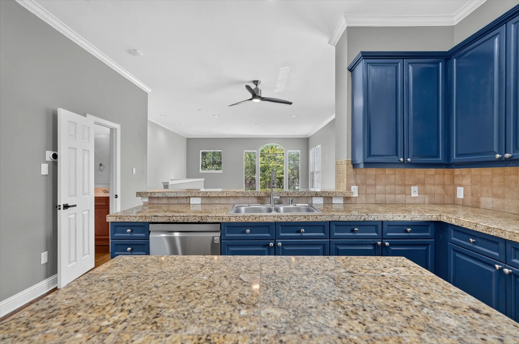 Townhouse For Rent in Dallas County , 4114 Lafayette Street, Dallas, Texas 75204, 3 Bedroom, 4 Bathroom, 2 Garage spaces, 2,070 Sqft, built in 2002, mls#21373021, Real Estate Agent in Dallas, Homes For Rent in Dallas county, Homes For Rent in Dallas, Realtor in Dallas Texas, Real Estate Brokerage Independent Realty Texas, Luminita Cordes Realtor