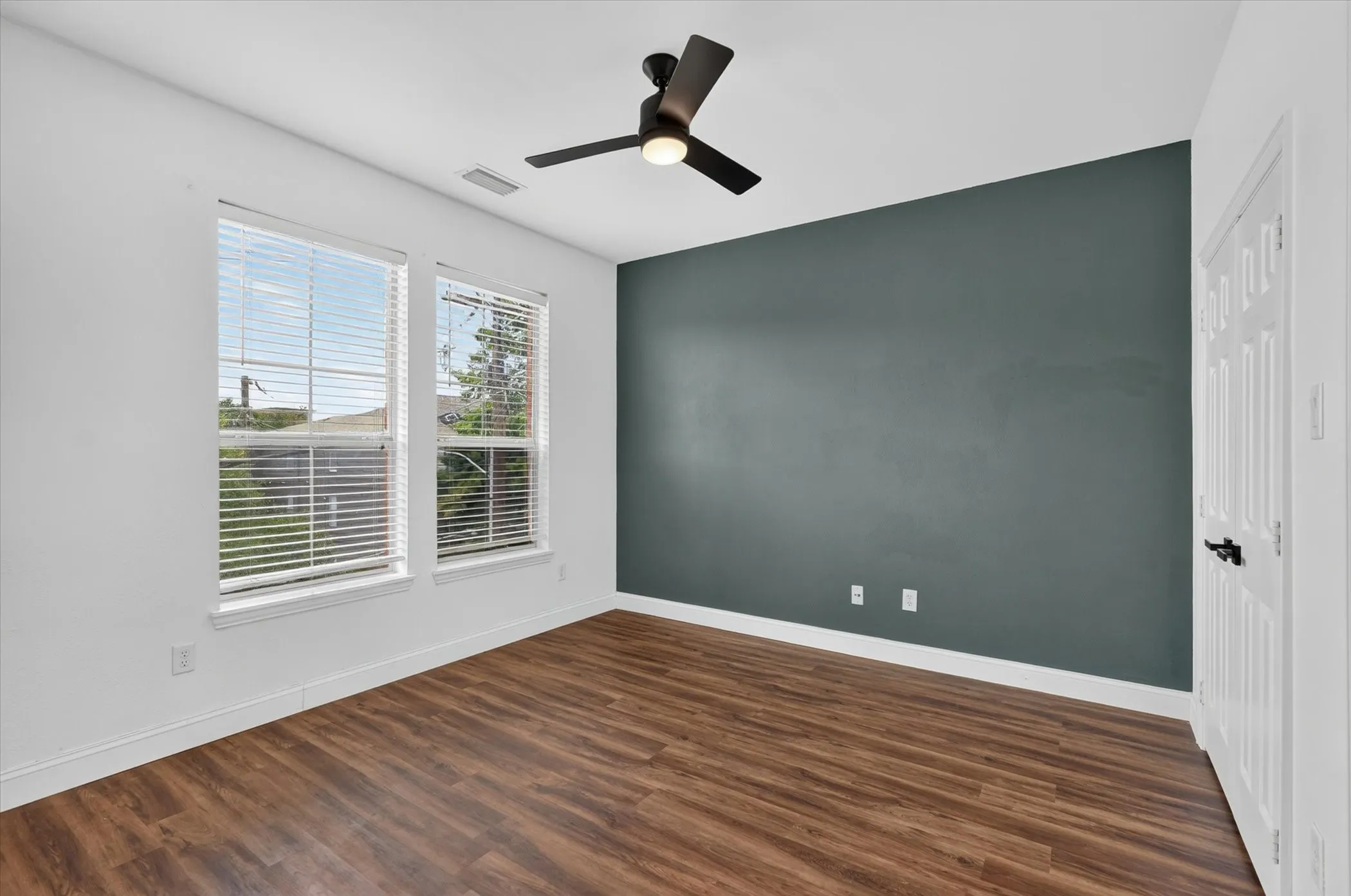 Townhouse For Rent in Dallas County , 4114 Lafayette Street, Dallas, Texas 75204, 3 Bedroom, 4 Bathroom, 2 Garage spaces, 2,070 Sqft, built in 2002, mls#21373021, Real Estate Agent in Dallas, Homes For Rent in Dallas county, Homes For Rent in Dallas, Realtor in Dallas Texas, Real Estate Brokerage Independent Realty Texas, Luminita Cordes Realtor