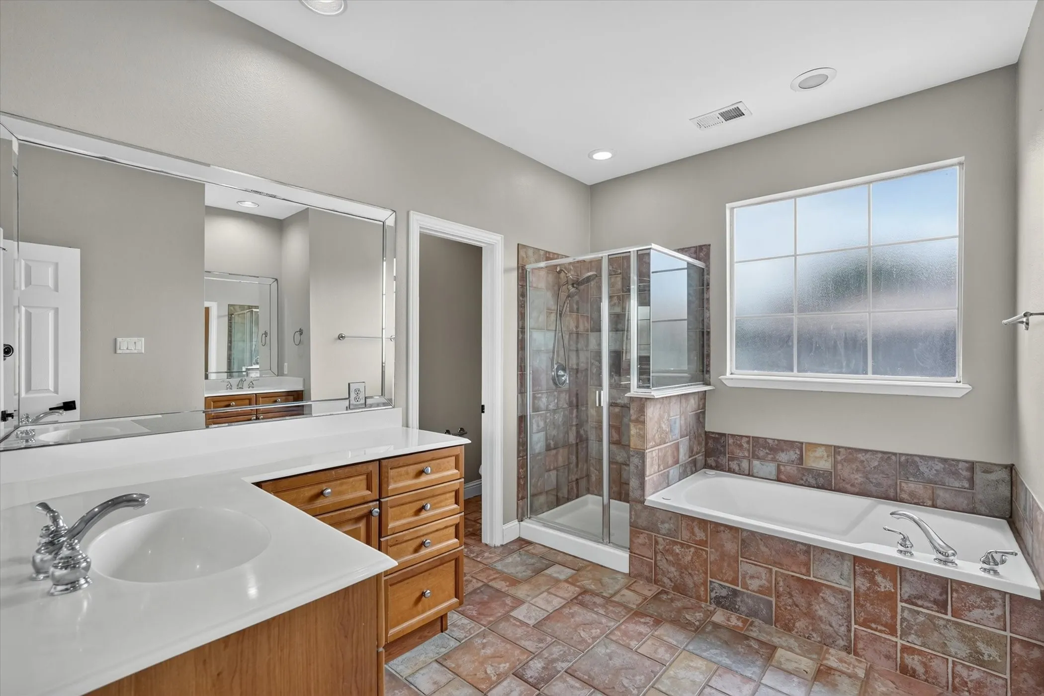 Townhouse For Rent in Dallas County , 4114 Lafayette Street, Dallas, Texas 75204, 3 Bedroom, 4 Bathroom, 2 Garage spaces, 2,070 Sqft, built in 2002, mls#21373021, Real Estate Agent in Dallas, Homes For Rent in Dallas county, Homes For Rent in Dallas, Realtor in Dallas Texas, Real Estate Brokerage Independent Realty Texas, Luminita Cordes Realtor