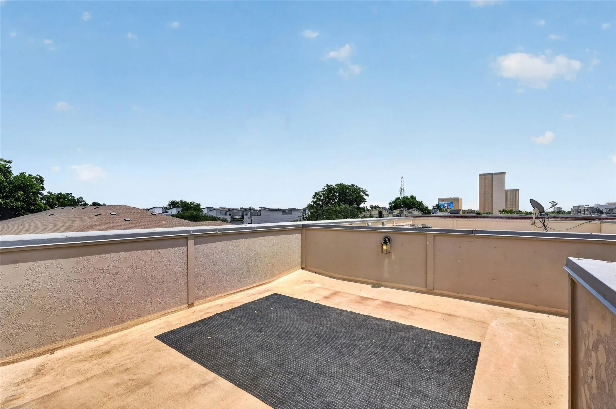 Townhouse For Rent in Dallas County , 4114 Lafayette Street, Dallas, Texas 75204, 3 Bedroom, 4 Bathroom, 2 Garage spaces, 2,070 Sqft, built in 2002, mls#21373021, Real Estate Agent in Dallas, Homes For Rent in Dallas county, Homes For Rent in Dallas, Realtor in Dallas Texas, Real Estate Brokerage Independent Realty Texas, Luminita Cordes Realtor